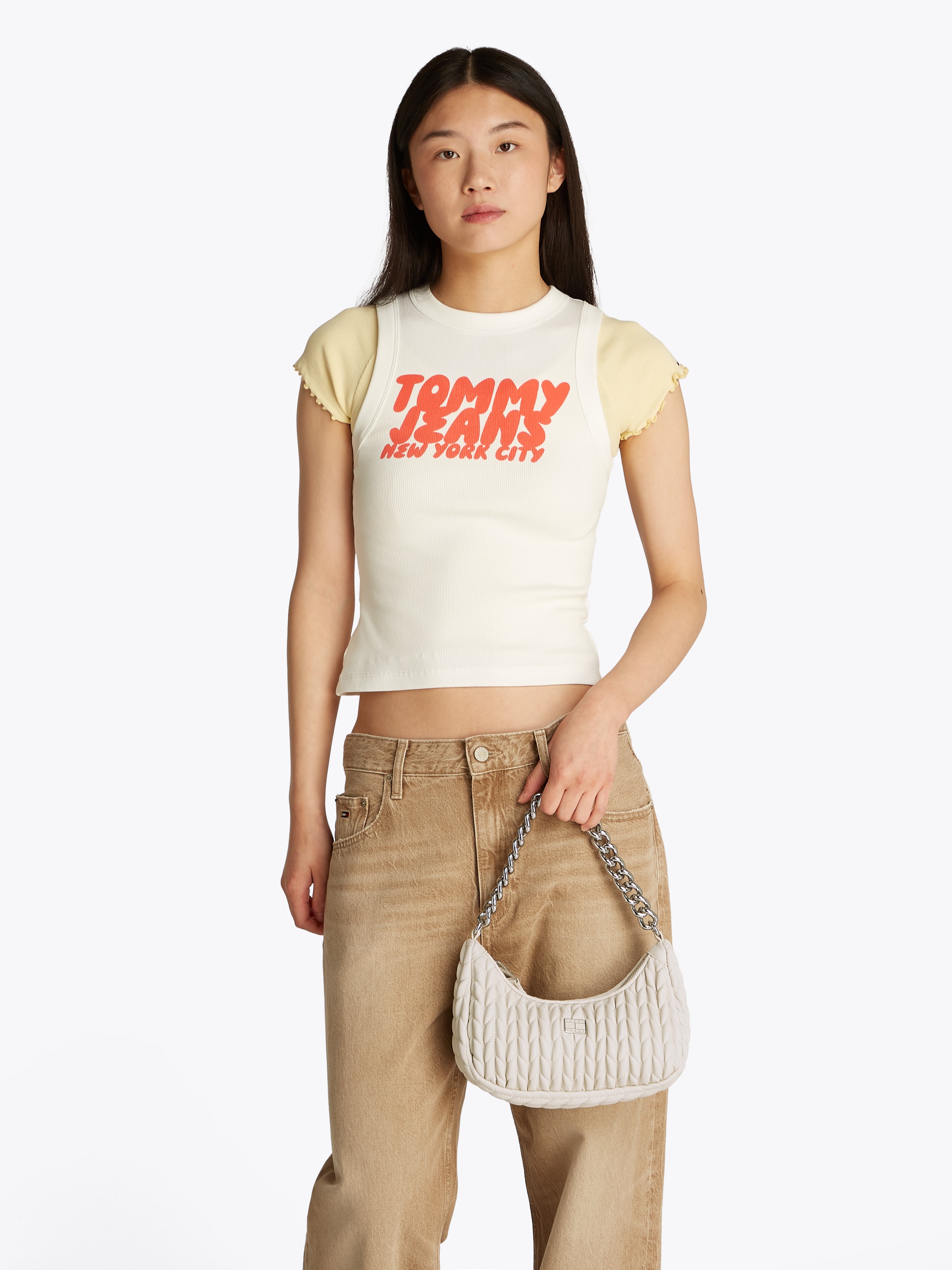 Tommy Jeans Umhängetasche »TJW ICONIC SHOULDER QUILTED«, Damen Schultertasche, Tragetasche mit Zierketten-Henkel