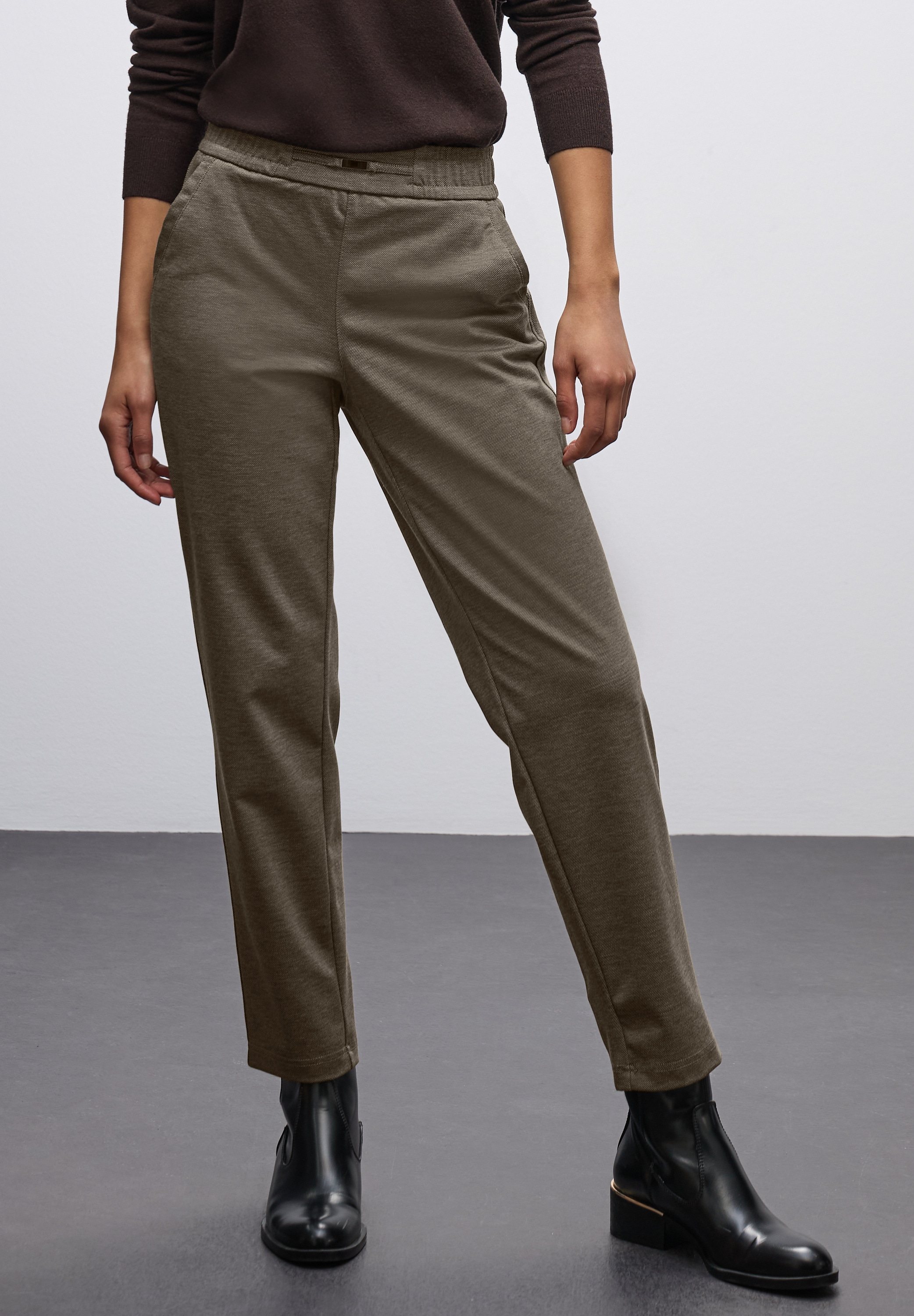 STREET ONE Jogginghose "Style Bonny" mit Schnallendetail günstig online kaufen