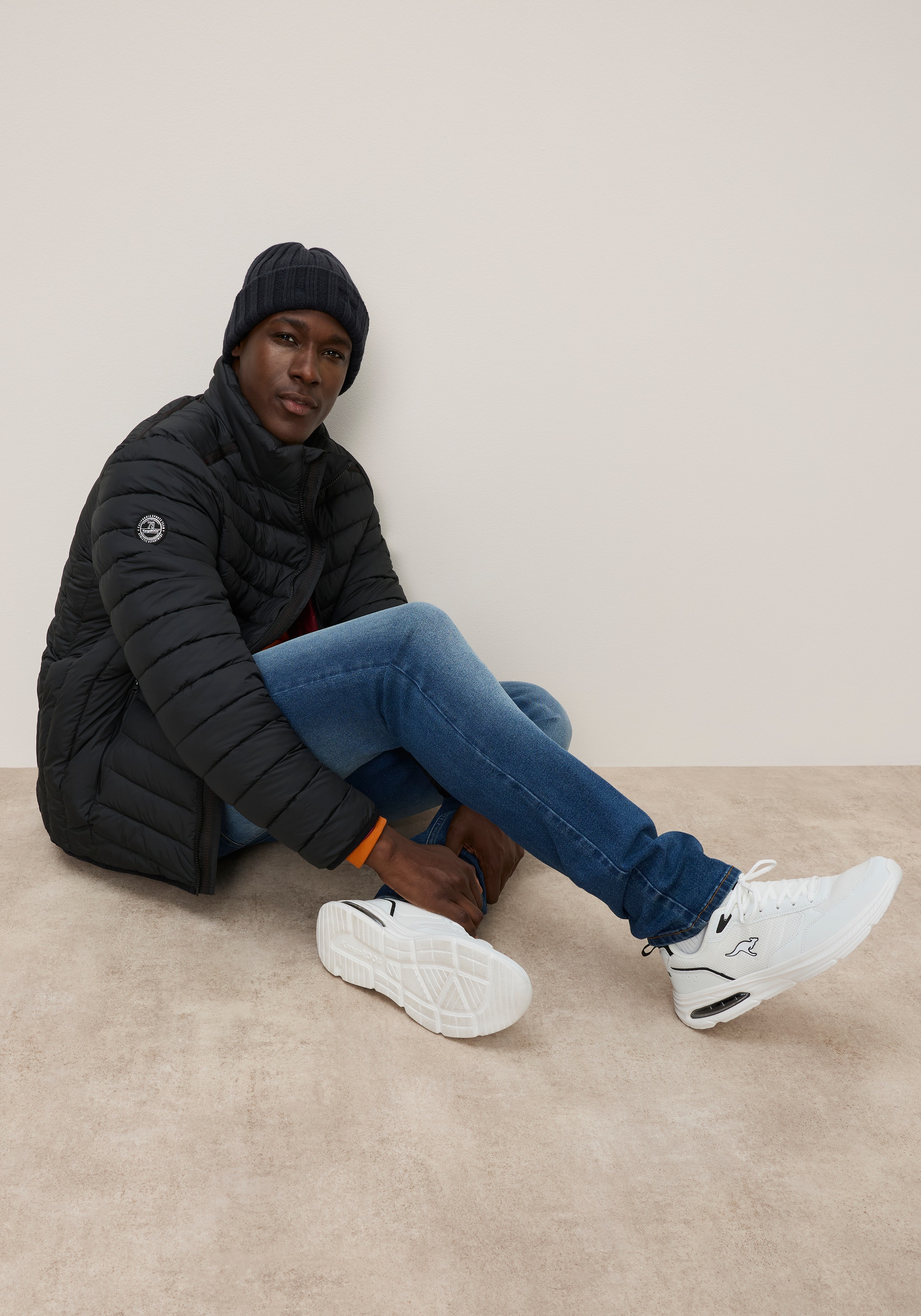 KangaROOS Steppjacke figurumspielende Passform, hüftlange Schnittform, mit Reißverschluss