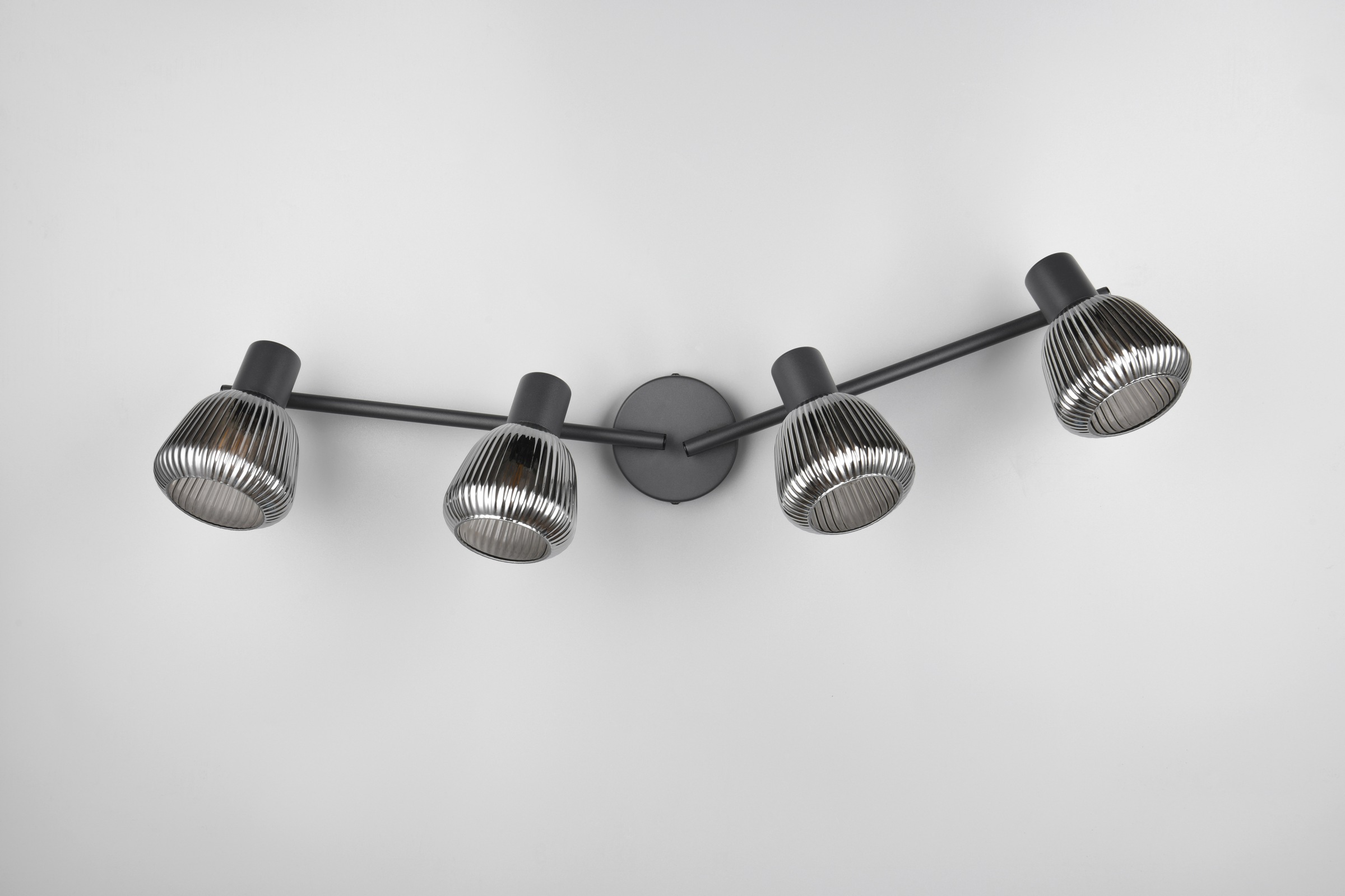 TRIO Leuchten Deckenstrahler »TARIFA, 4-flammiger Deckenspot mit Glasschirm, exkl 4xE14 max 10W«, 4 flammig, Leuchtmittel E14 | Leuchtmittel wechselbar, Glasschirm in Riffeloptik leicht verspiegelt, verstellbare Spots