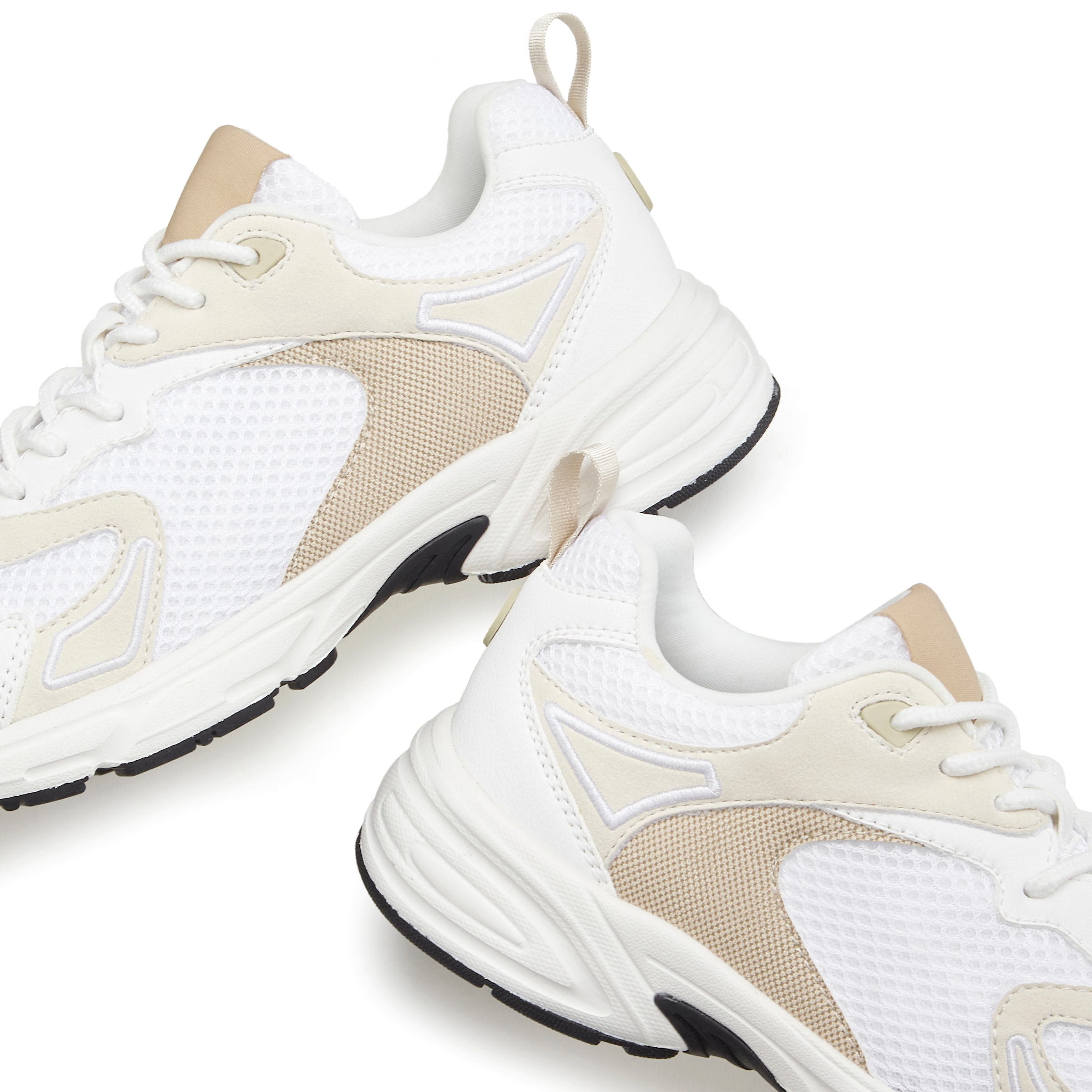 LASCANA Sneaker, Halbschuh, Sportschuh, Schnürhalbschuh leichte Chunky Sohle VEGAN