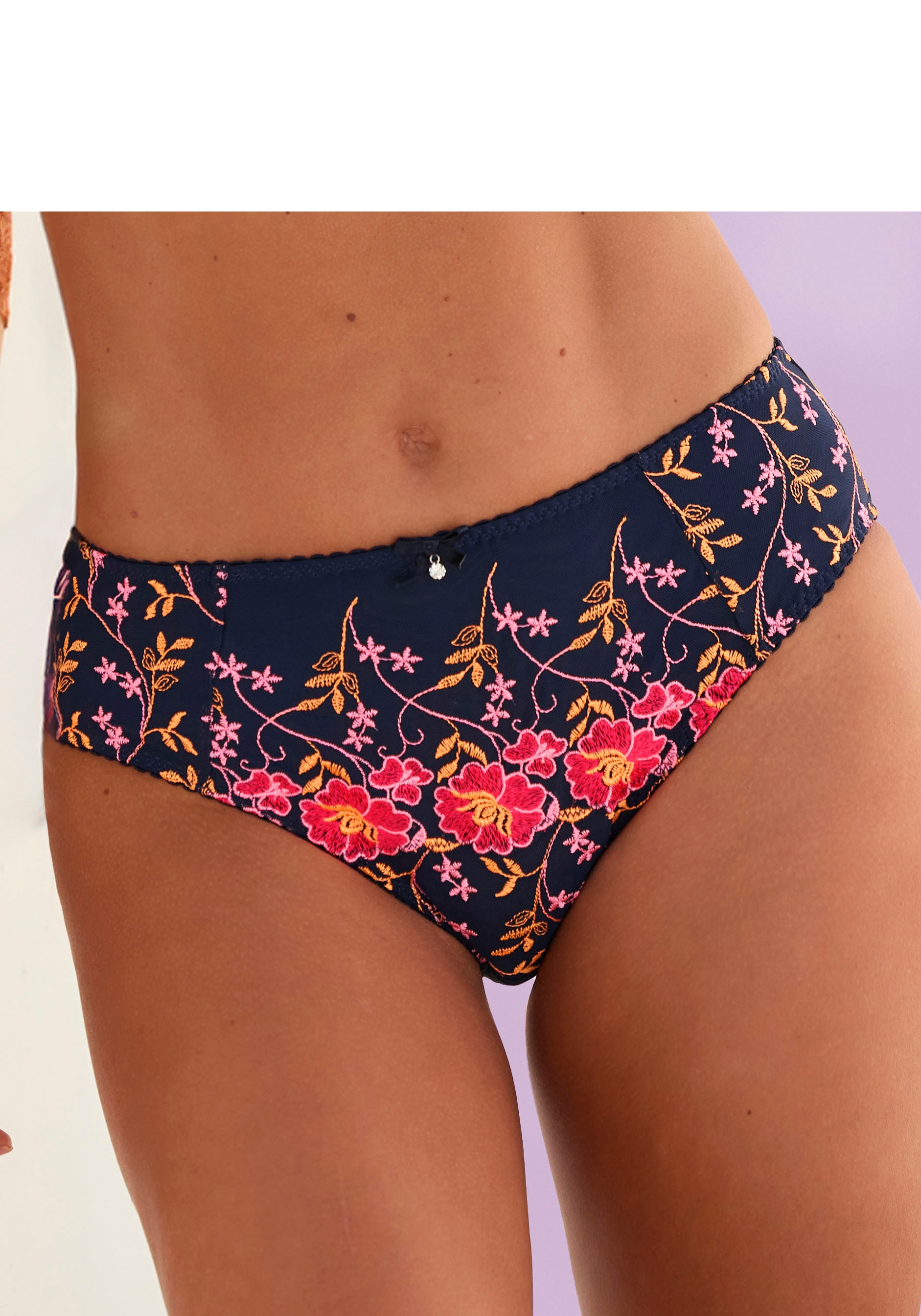 Slip, mit Blüten-Stickereien