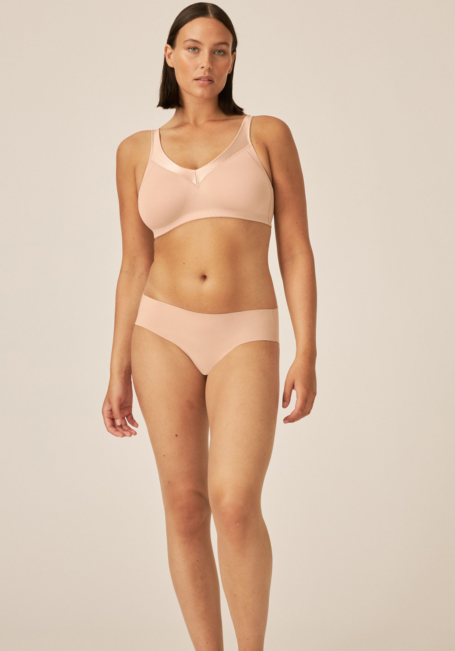 Naturana Minimizer-BH "Minimizer" 1 Stk. mit Glanzband, Shaping-Effekt, breite Träger, feminin, ohne Bügel