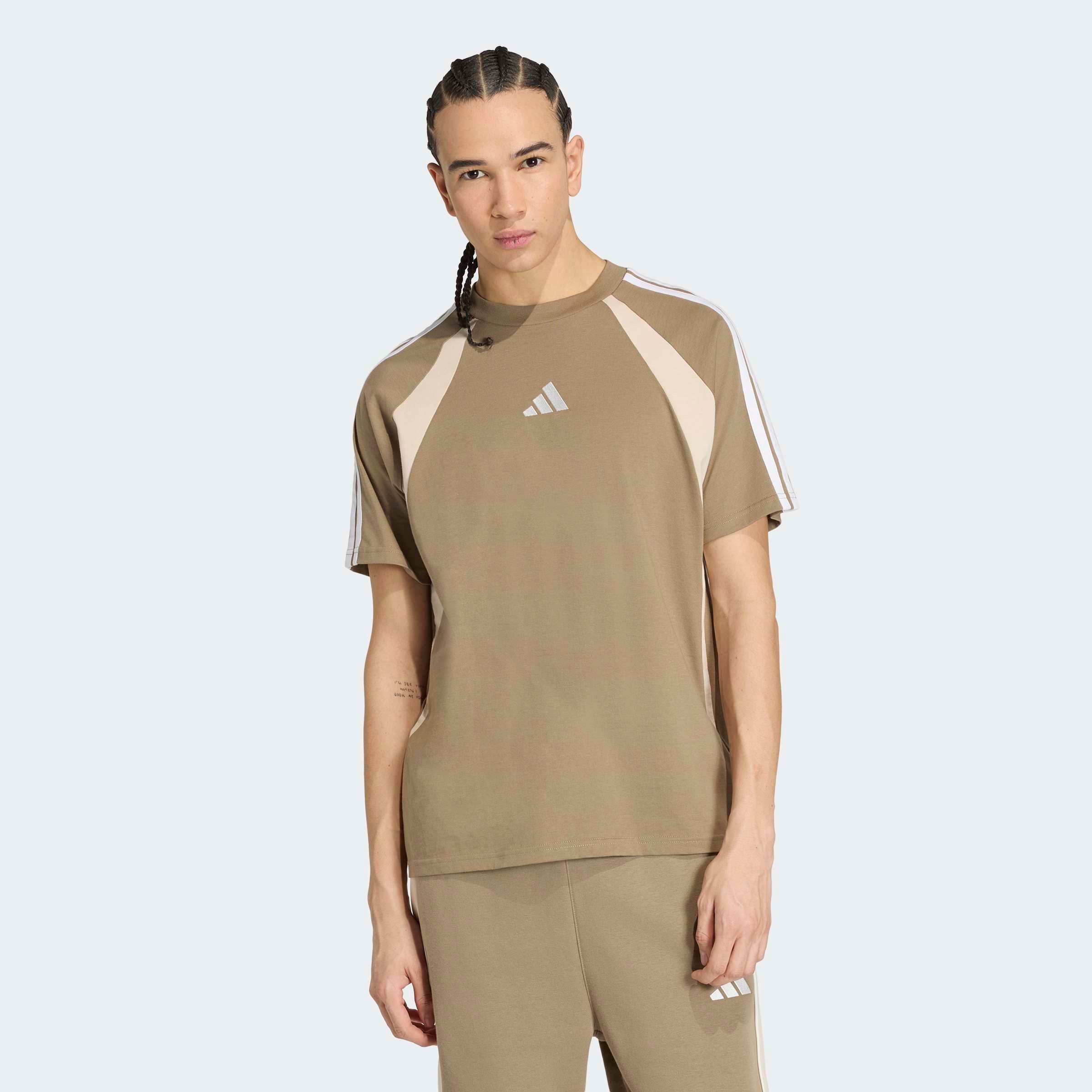 adidas Sportswear T-Shirt "SEASONAL ESSENTIALS COLORBLOCK" für Erwachsene, mit Rundhalsausschnitt, ohne Verschluss, aus Baumwolle