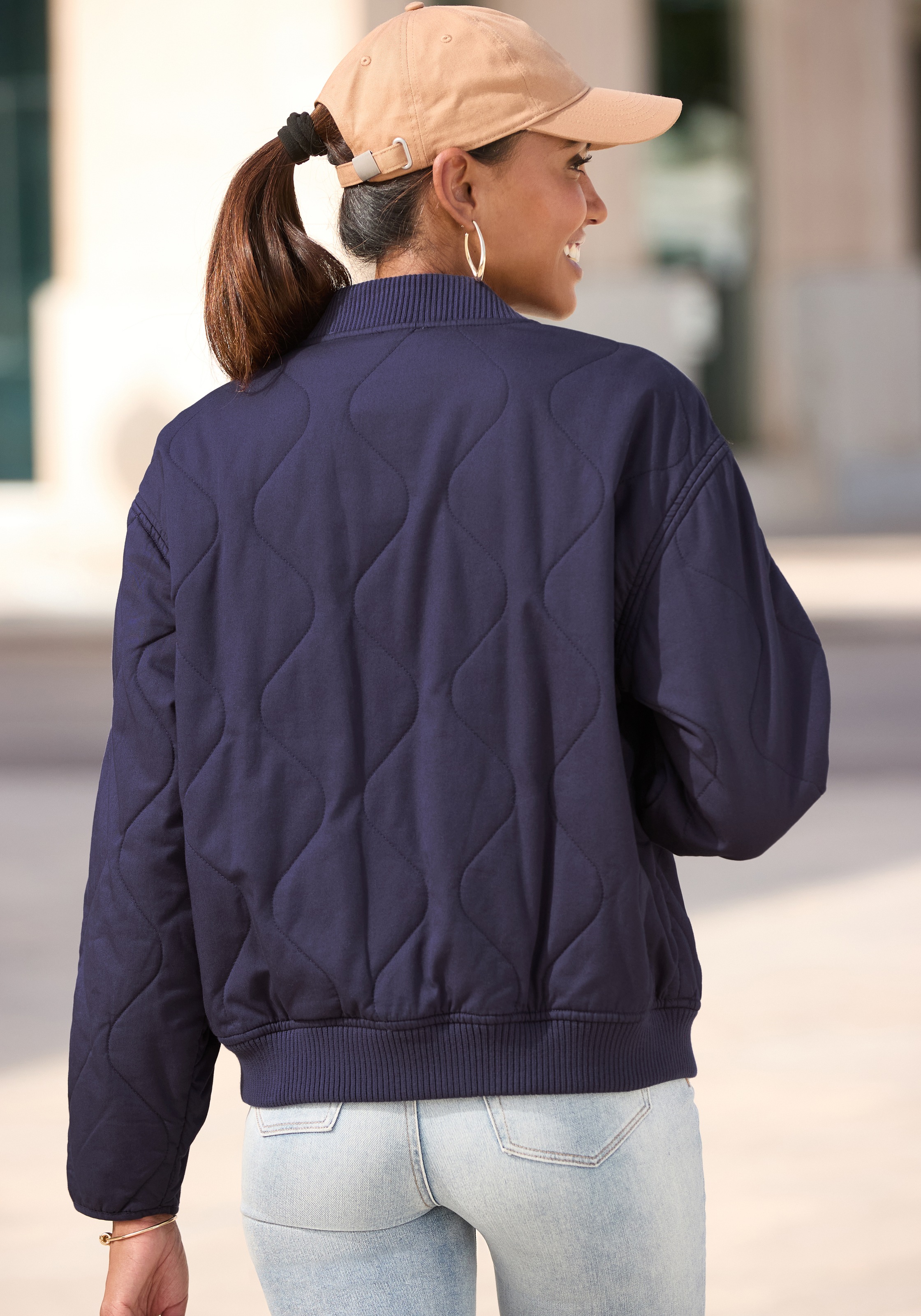 Thumbnail - LASCANA Steppjacke in modischer Optik mit Taschen, Bomber-Design