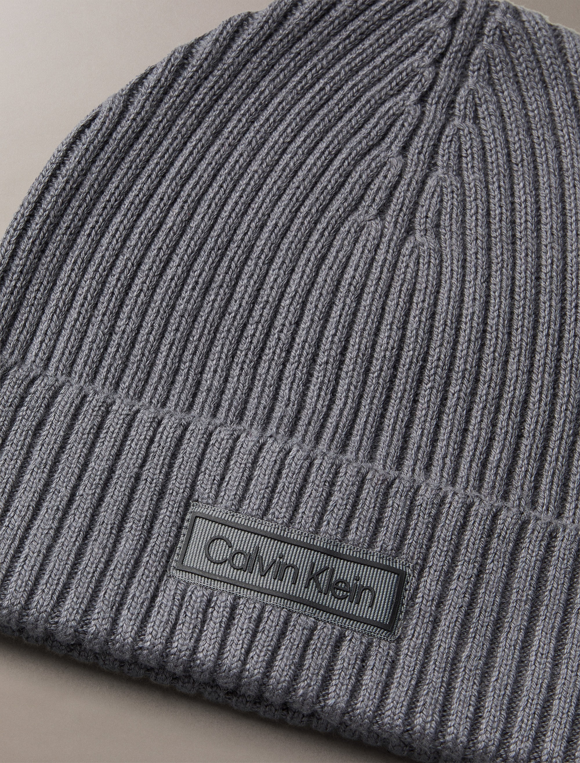 Calvin Klein Strickmütze »PATCH CHUNKY RIB COTTON BEANIE« mit Markenlogo