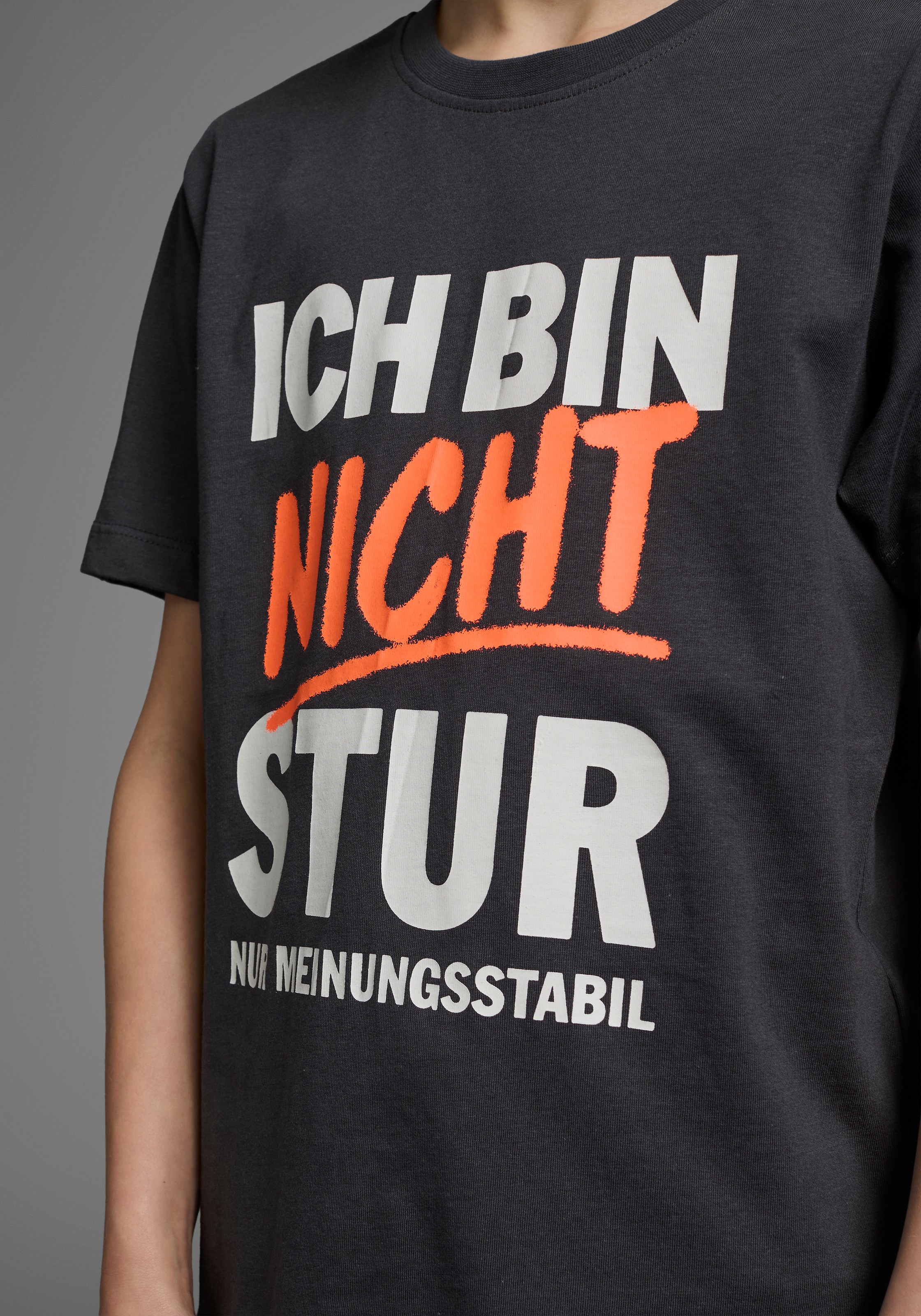 Thumbnail - KIDSWORLD T-Shirt "ICH BIN NICHT STUR" Kurzarm, mit Rundhalsausschnitt, mit trendigem Aufdruck