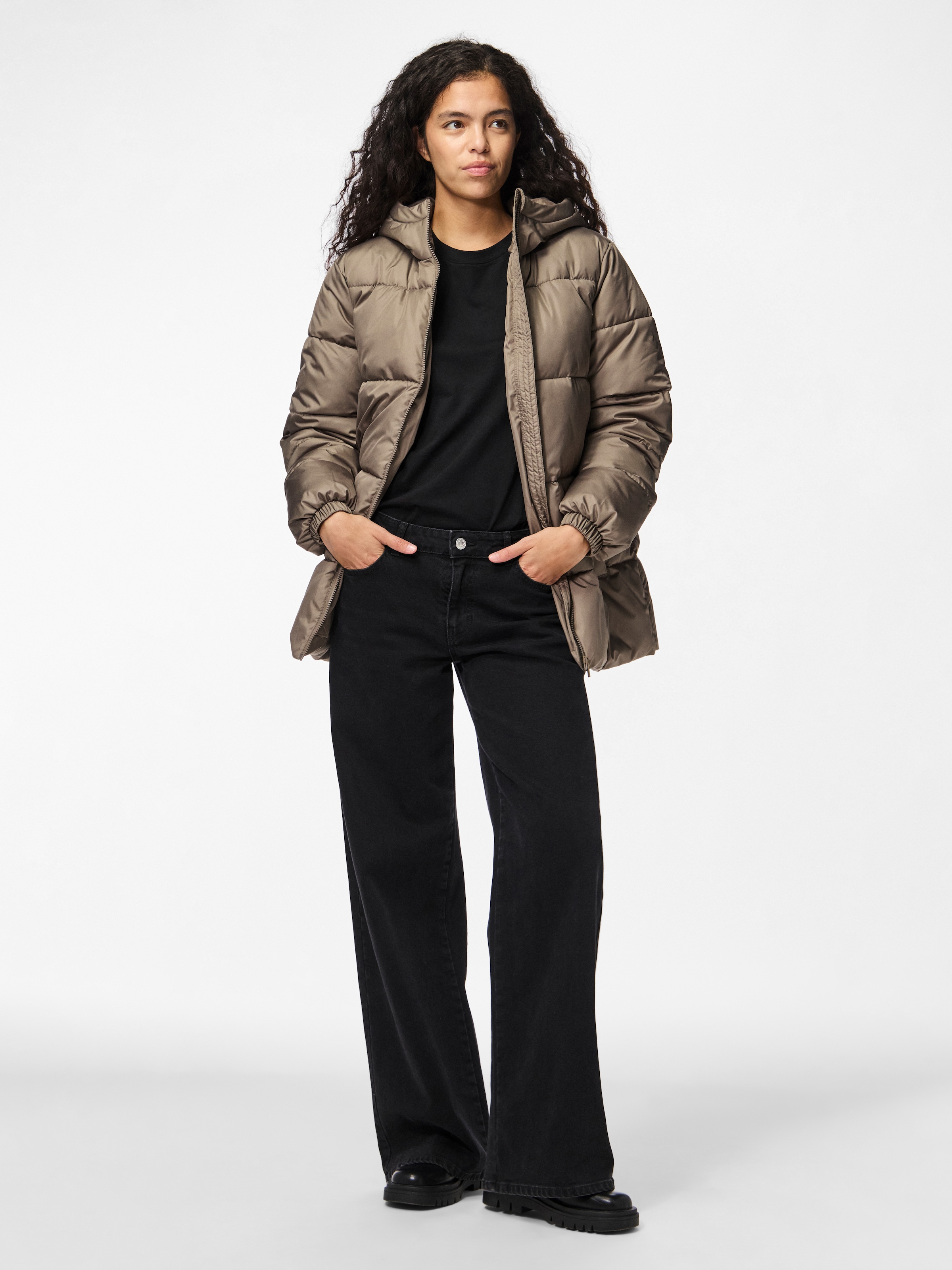 pieces Steppjacke »PCMADDIE PUFFER JACKET NOOS BC«, mit Kapuze