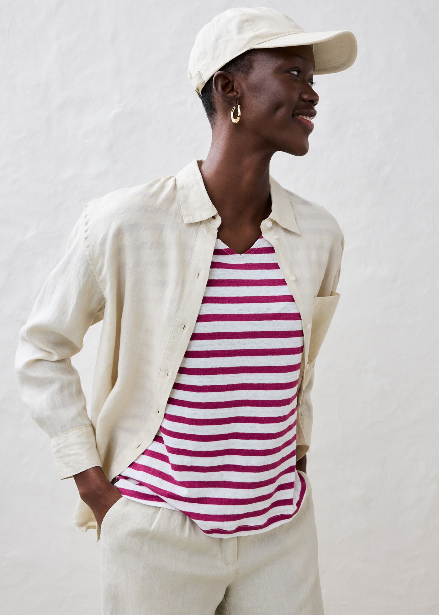 bonprix T-Shirt mit Streifen Muster, V-Ausschnitt und Zierknöpfen