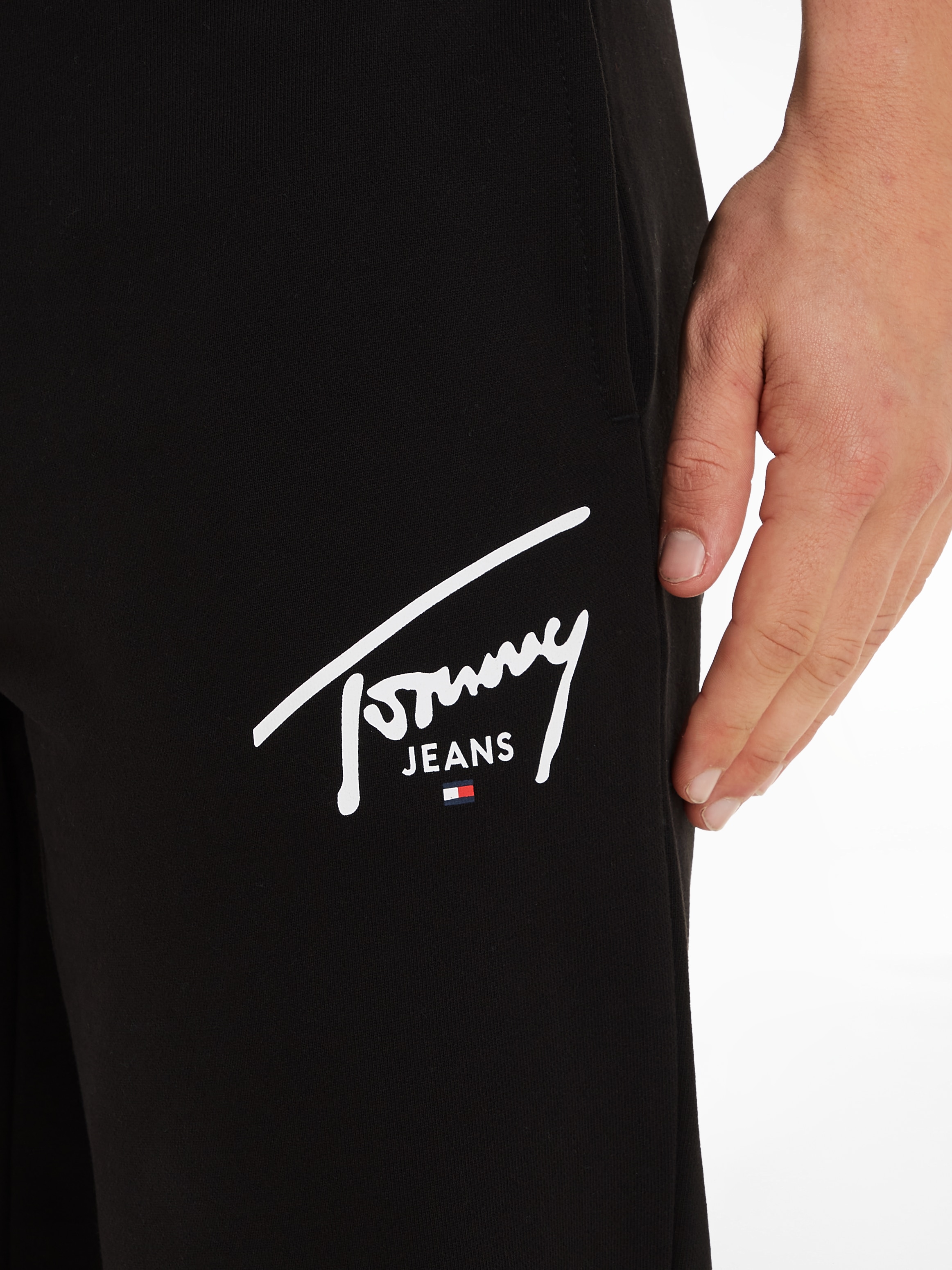 Tommy Jeans Jogginghose »TJM SLIM ENTRY GRAPHIC SWEATPANT«, mit Logoschriftzug