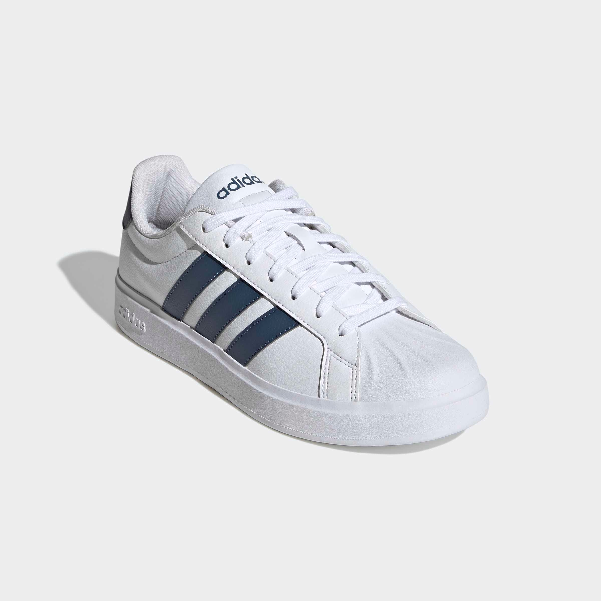 adidas Sportswear "STREETTALK" inspiriert vom Design des adidas Superstar