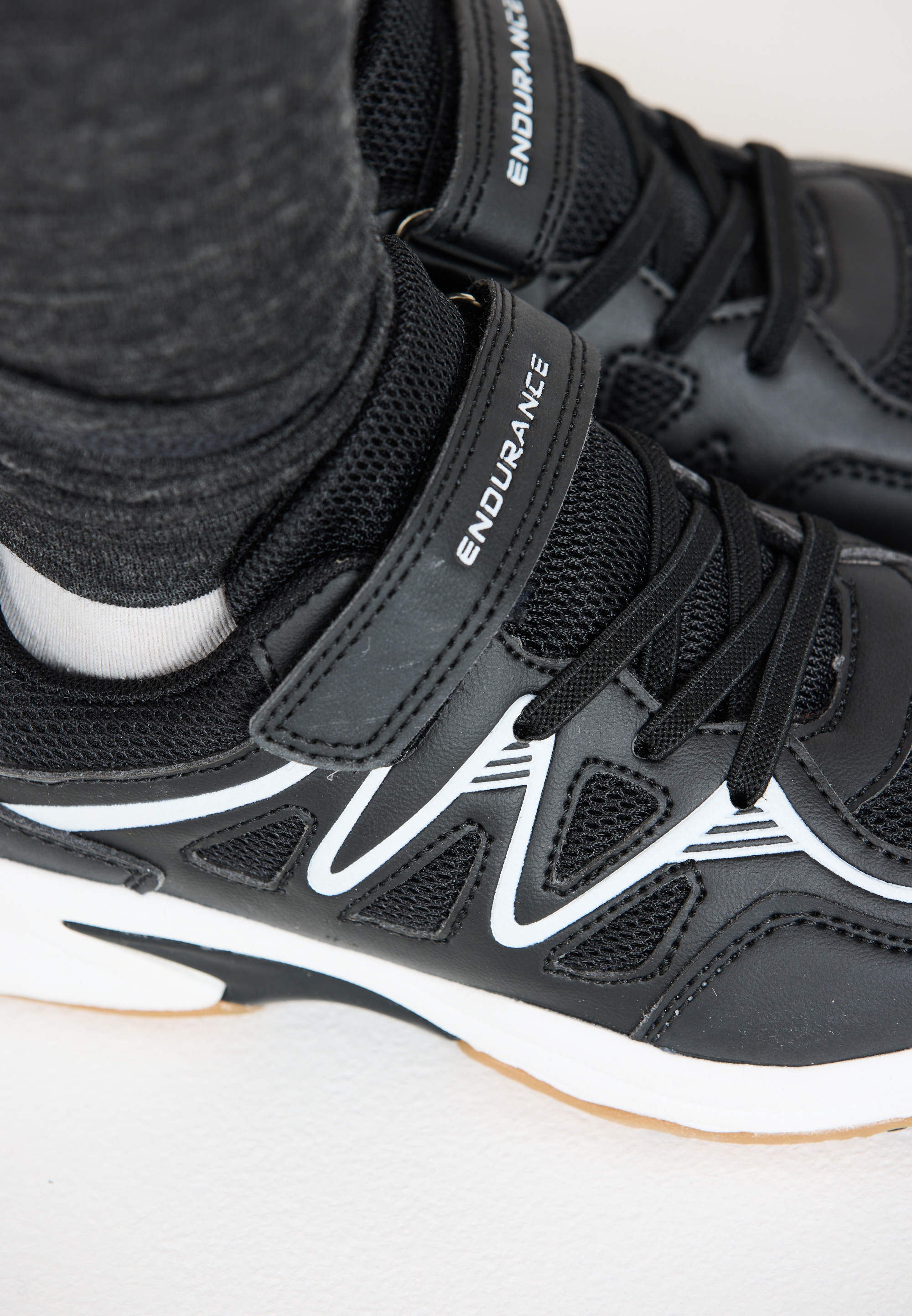 ENDURANCE Indoorschuh »Tasi«, mit praktischer Hallensohle und einfachem Verschluss