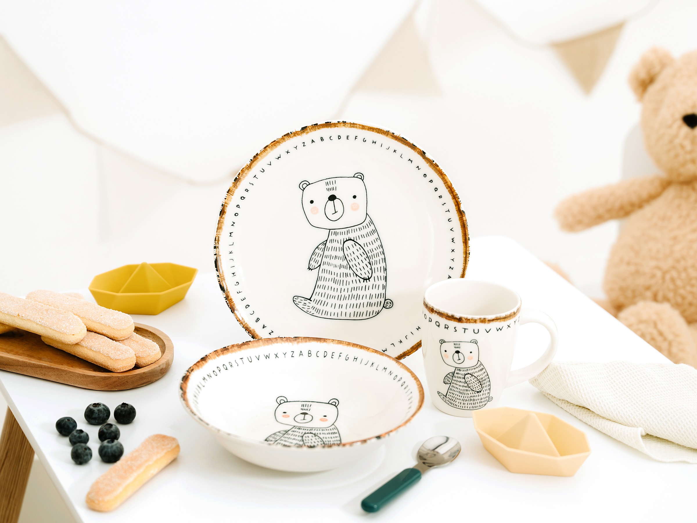 CreaTable Kindergeschirr-Set »Freunde des Waldes Bär, Kinder Set 3-tlg.« Tiermotive, skandinavischer Stil, unregelmäßiger brauner Rand