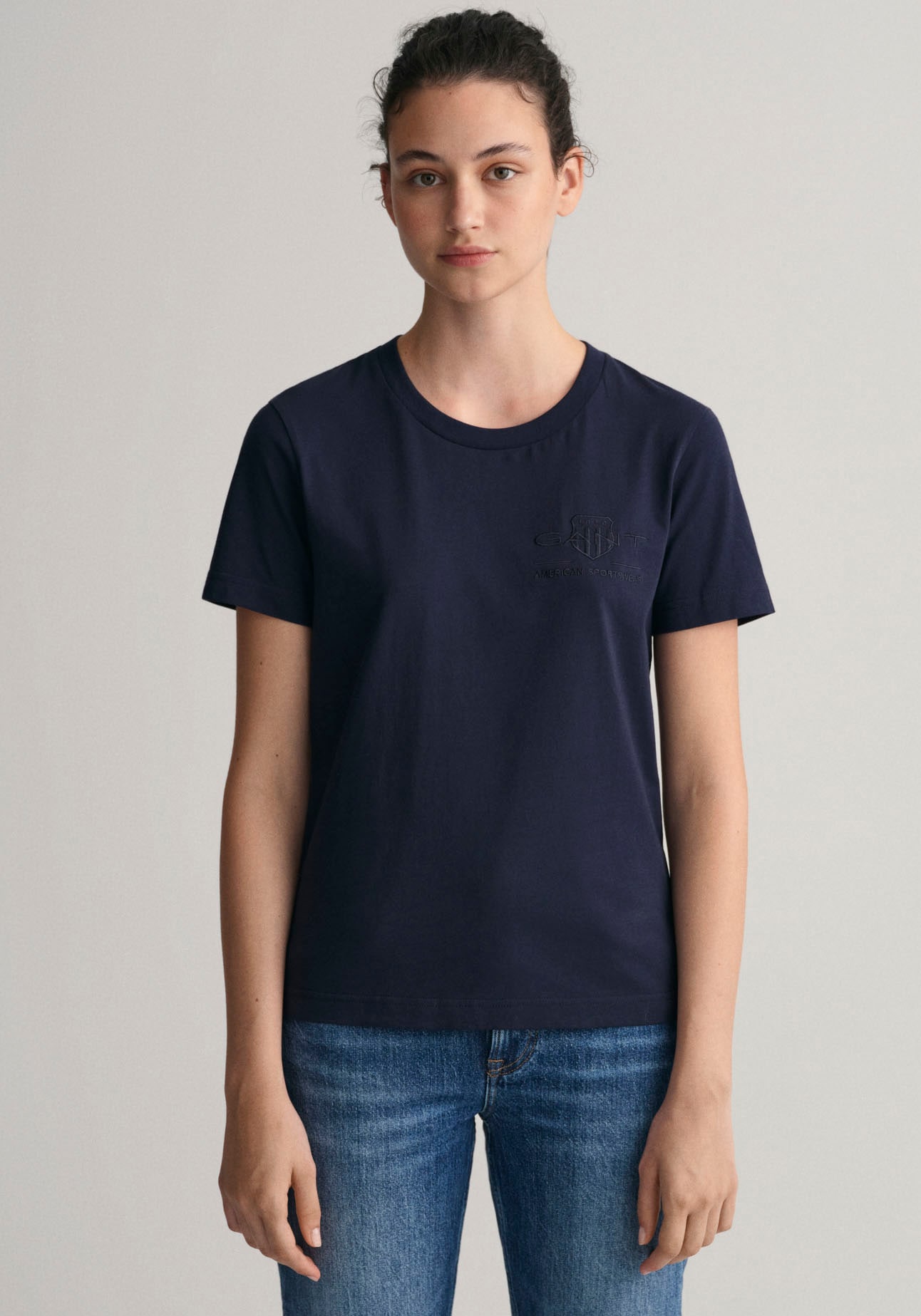 Gant T-Shirt »REG TONAL SHIELD Zwillingsnähten T-SHIRT«, | KA BAUR bestellen mit an den Saumkanten