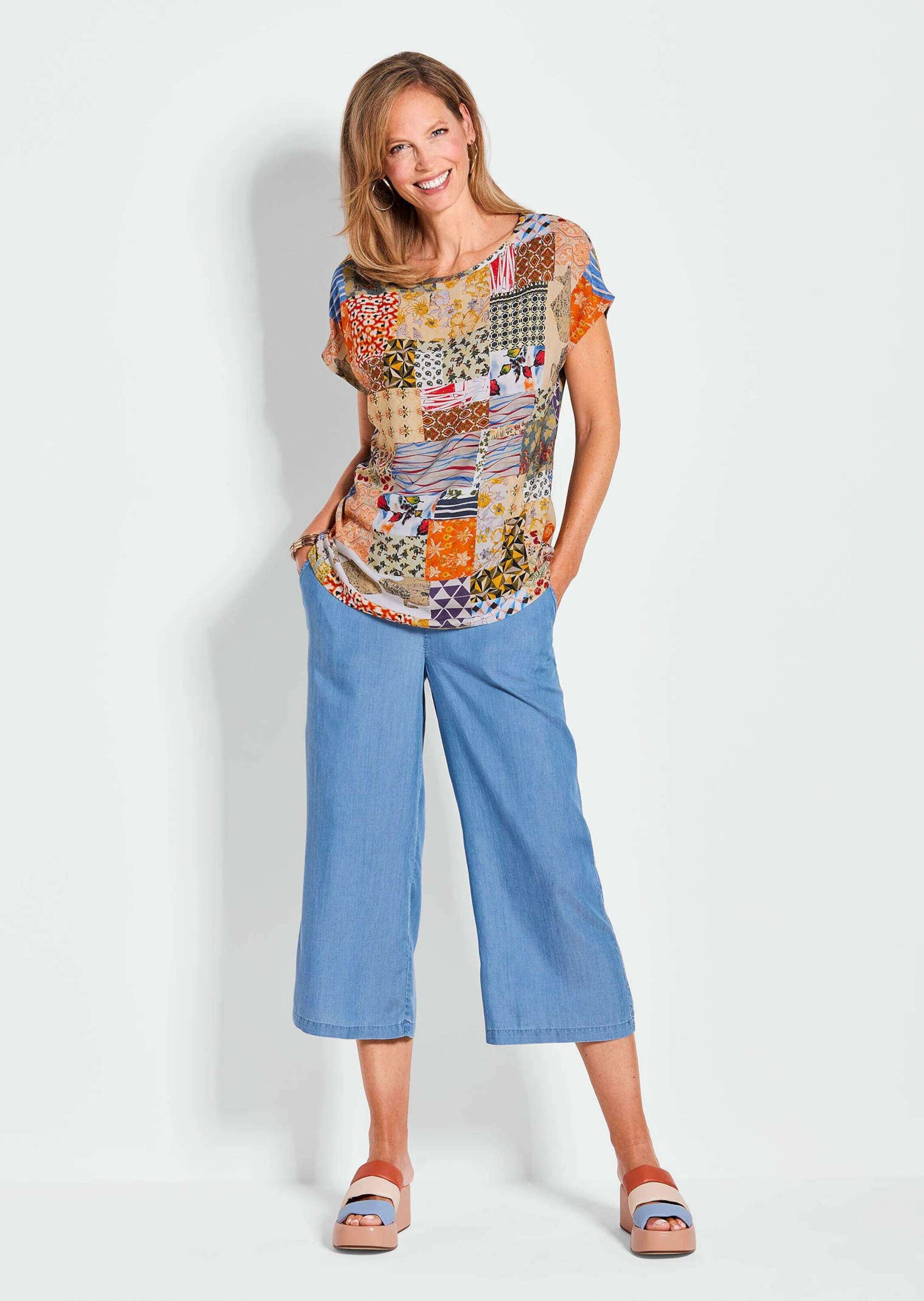 Thumbnail - GOLDNER Schlupfbluse "Kurzgröße Luftige Viskosebluse mit Patch-Print" Patch-Print