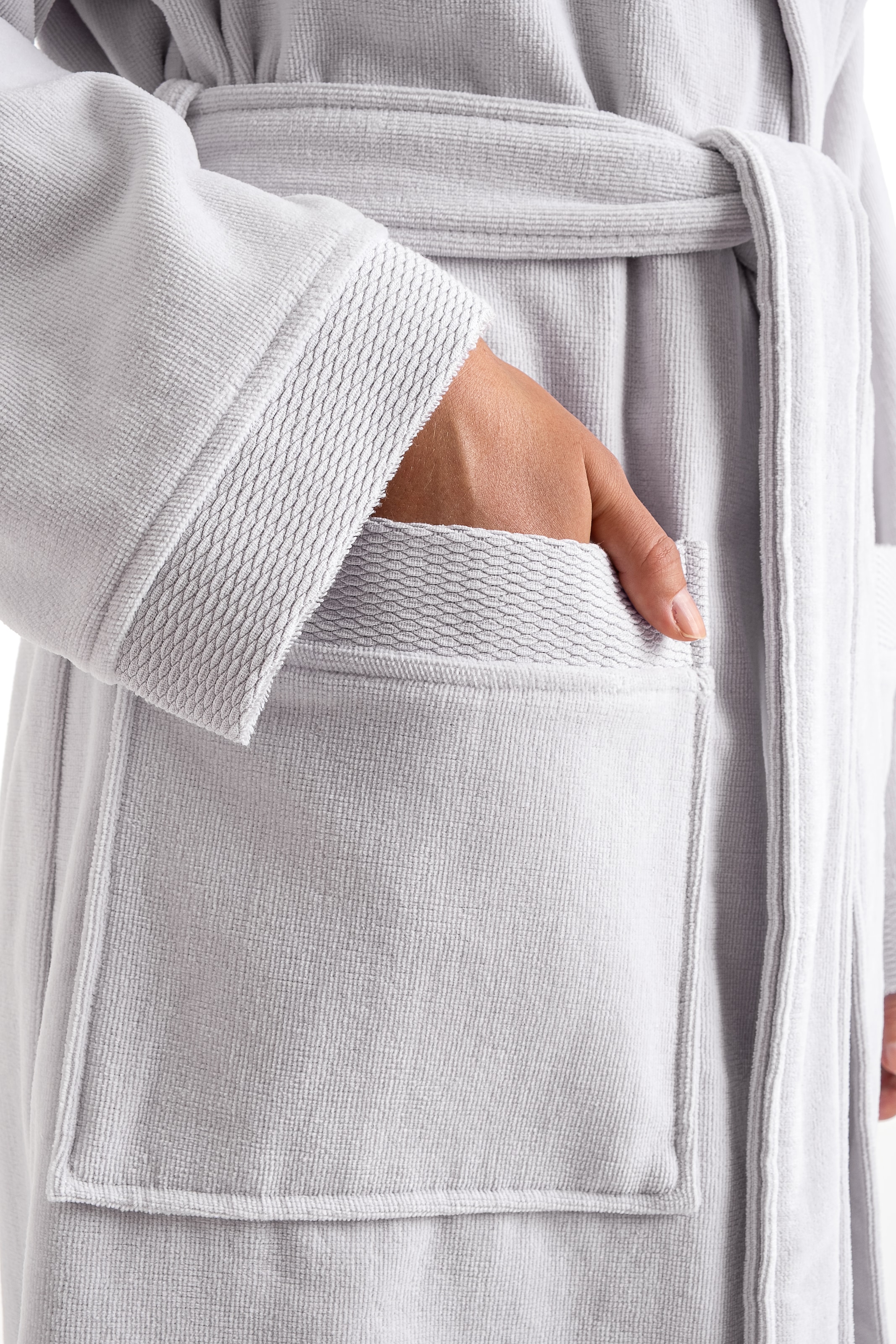 OTTO home Unisex-Bademantel »Fenya, 330 g/m², ideal für Sauna & Spa, Hotelbademantel, Morgenmantel«, (1 St.), Reißverschlusstaschen, weich mit GRATIS-Zugabe: 1x Duschtuch 70x140 cm