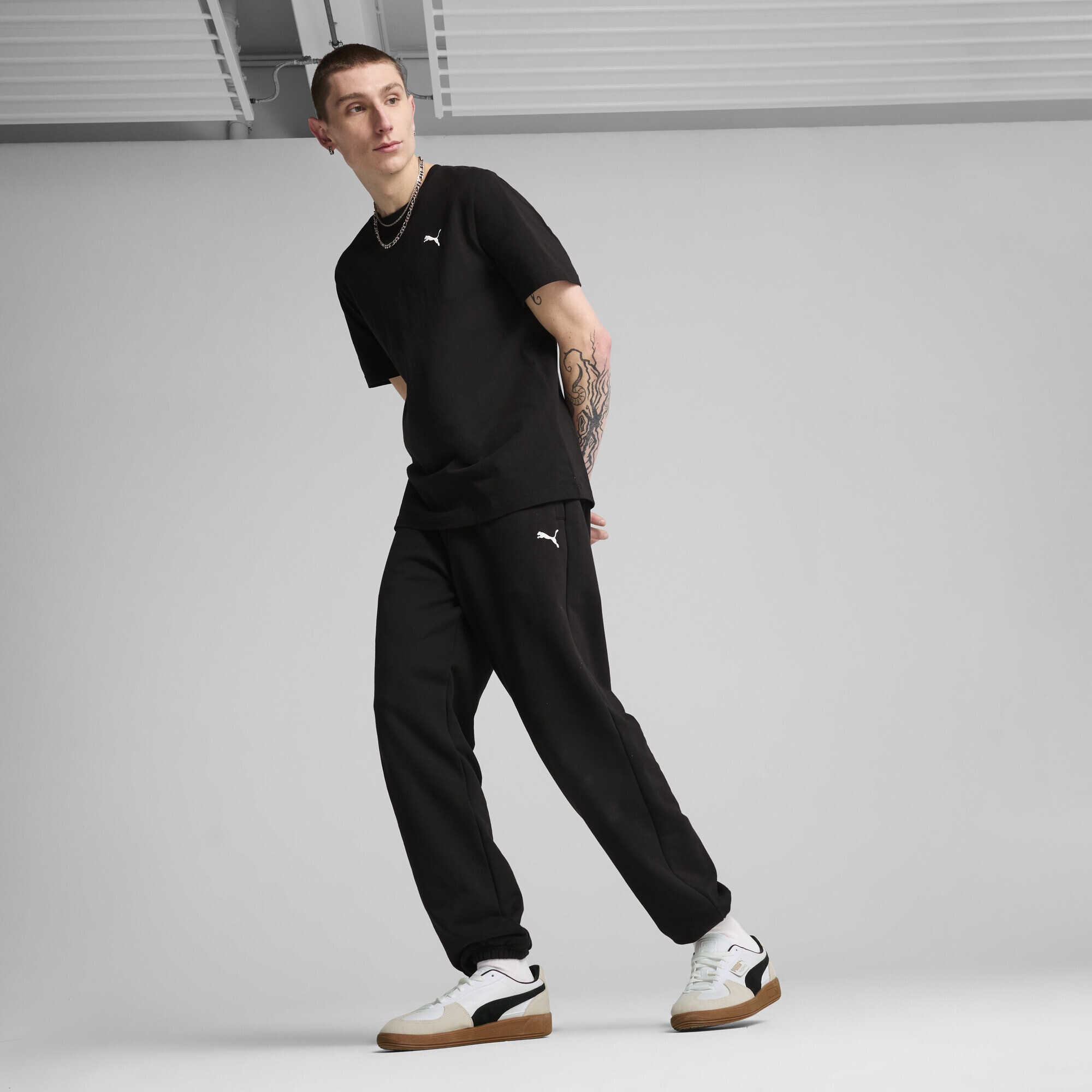 PUMA Sporthose »Wardrobe Essentials Relaxed Jogginghose Herren«