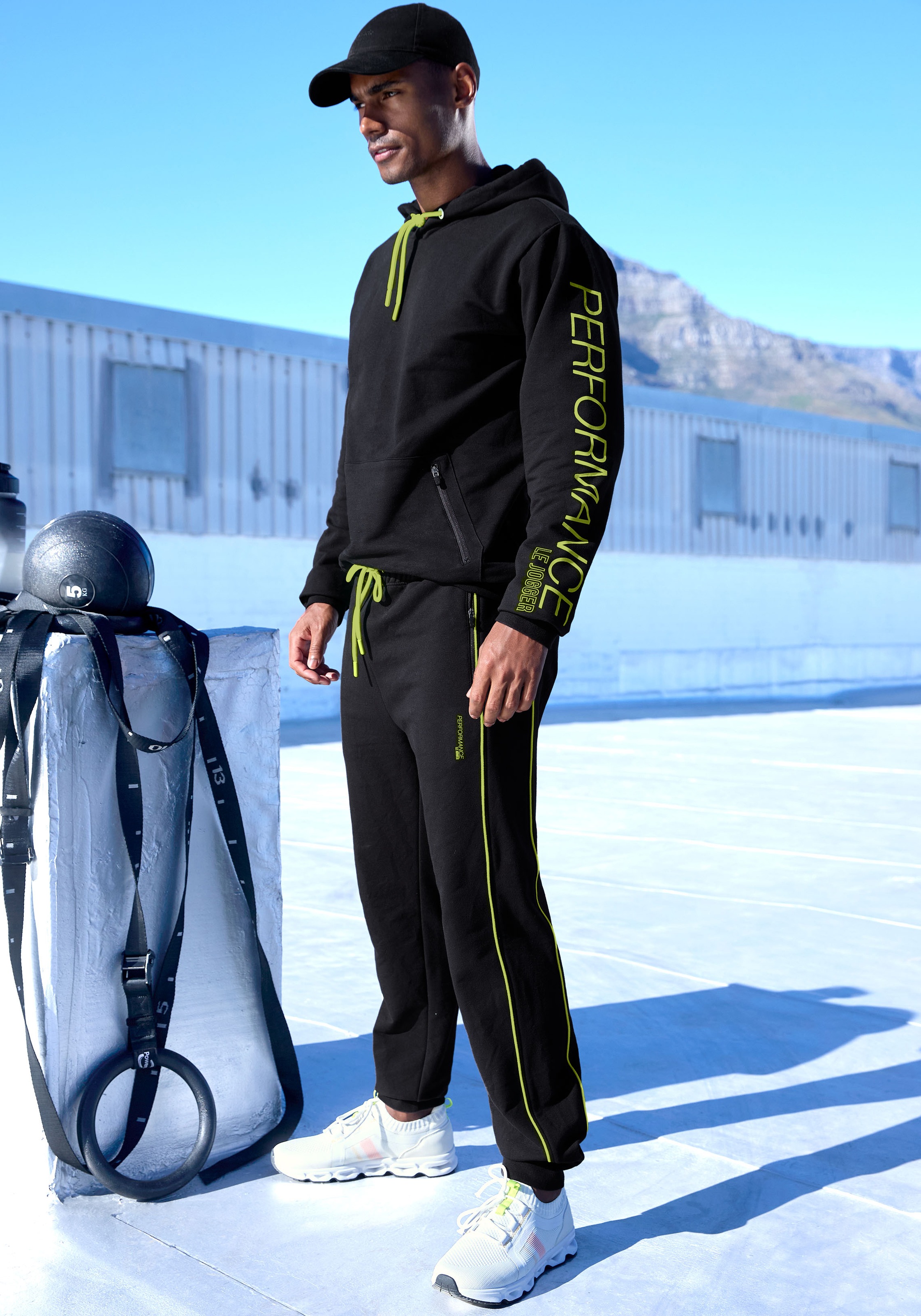 Thumbnail - Le Jogger Performance Kapuzensweatshirt, mit praktischen Reißverschlusstaschen