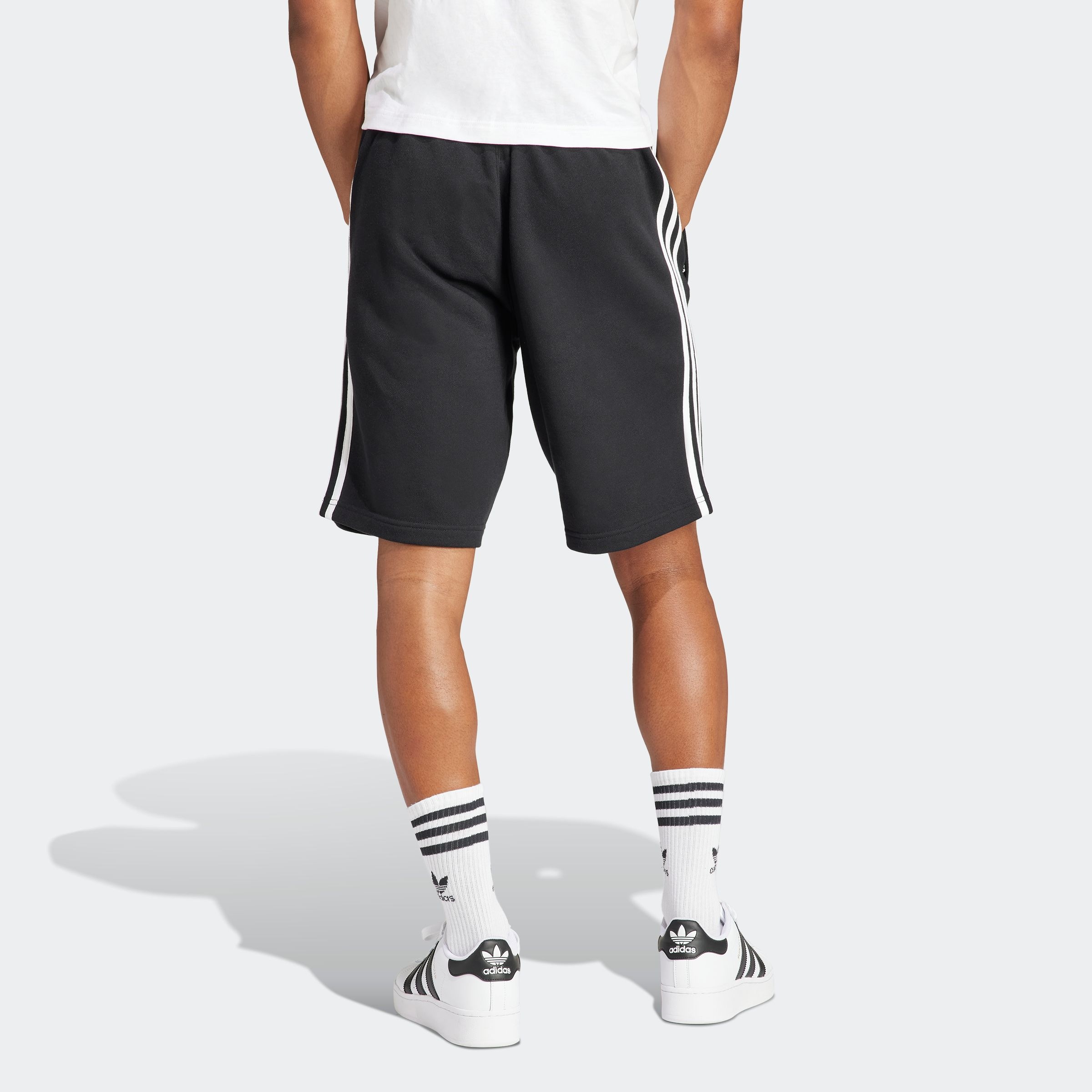 Thumbnail - adidas Originals Shorts "ADICOLOR 3-STREIFEN" Drei Streifen Sweat Shorts aus weichem French-Terry Material