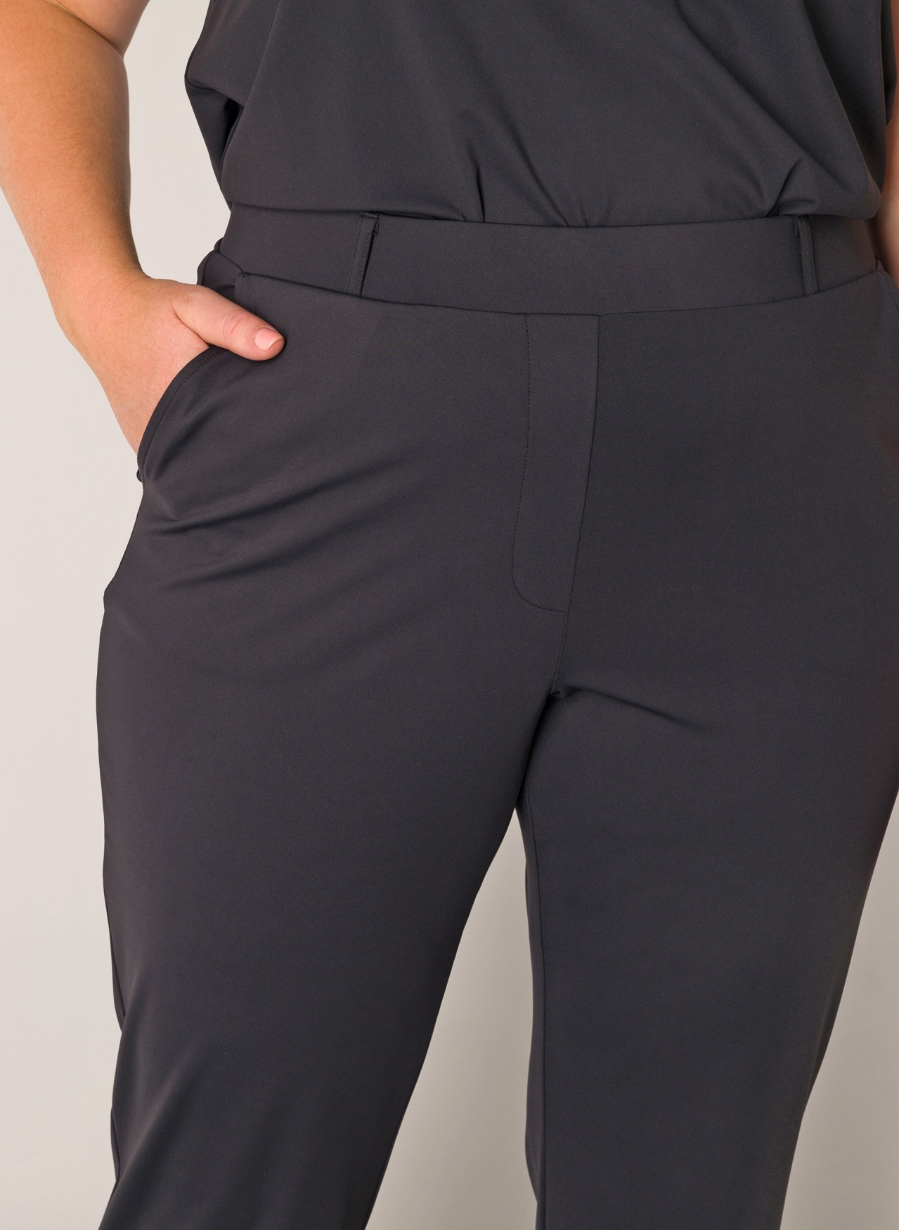 Thumbnail - Base Level Curvy Stoffhose "Lori" Sommerhose mit Stetch und leichtem Schlag