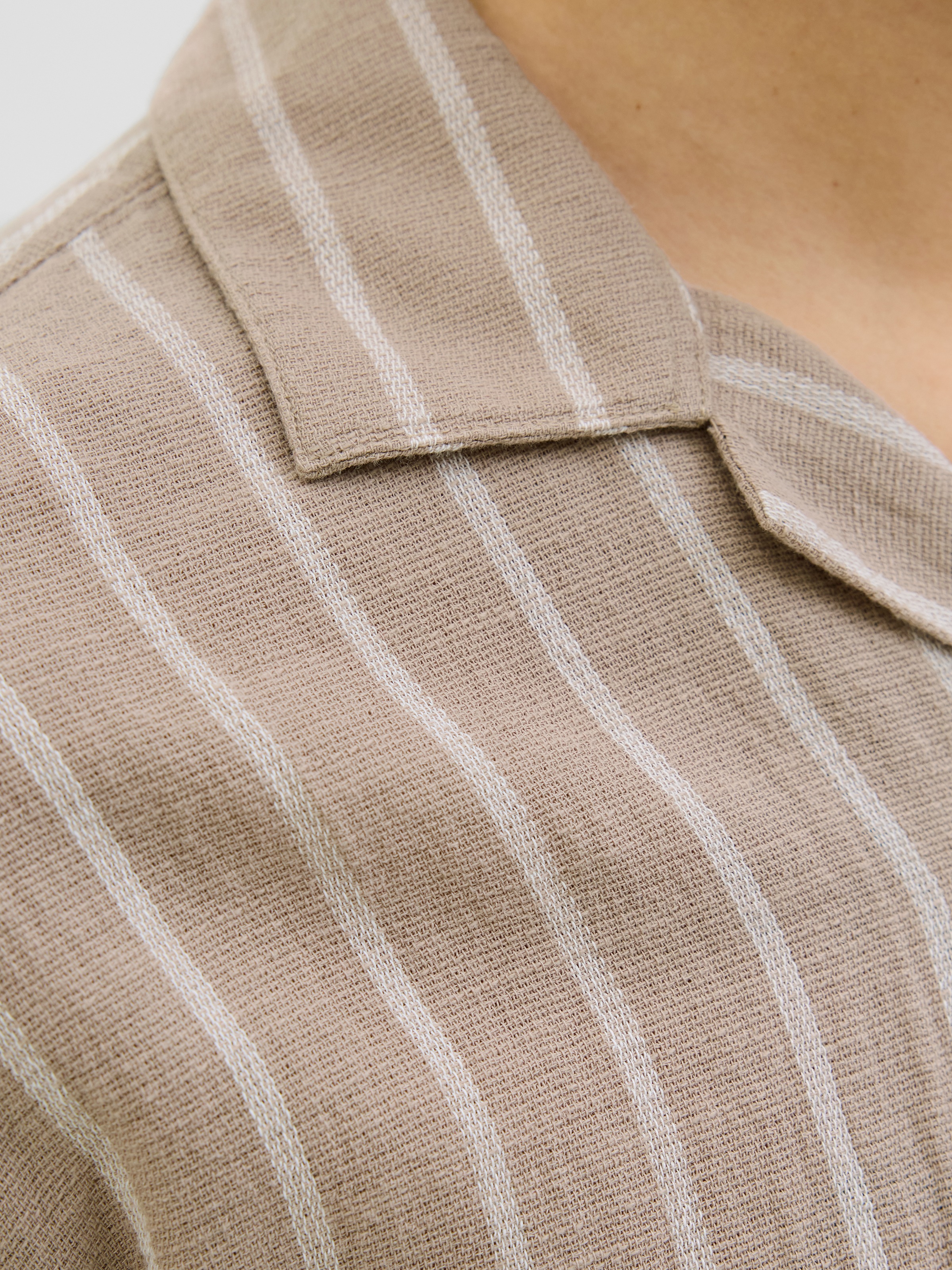 Jack & Jones Kurzarmhemd »JJEENZO STRIPE RESORT SHIRT SS SN«, mit Streifen Muster