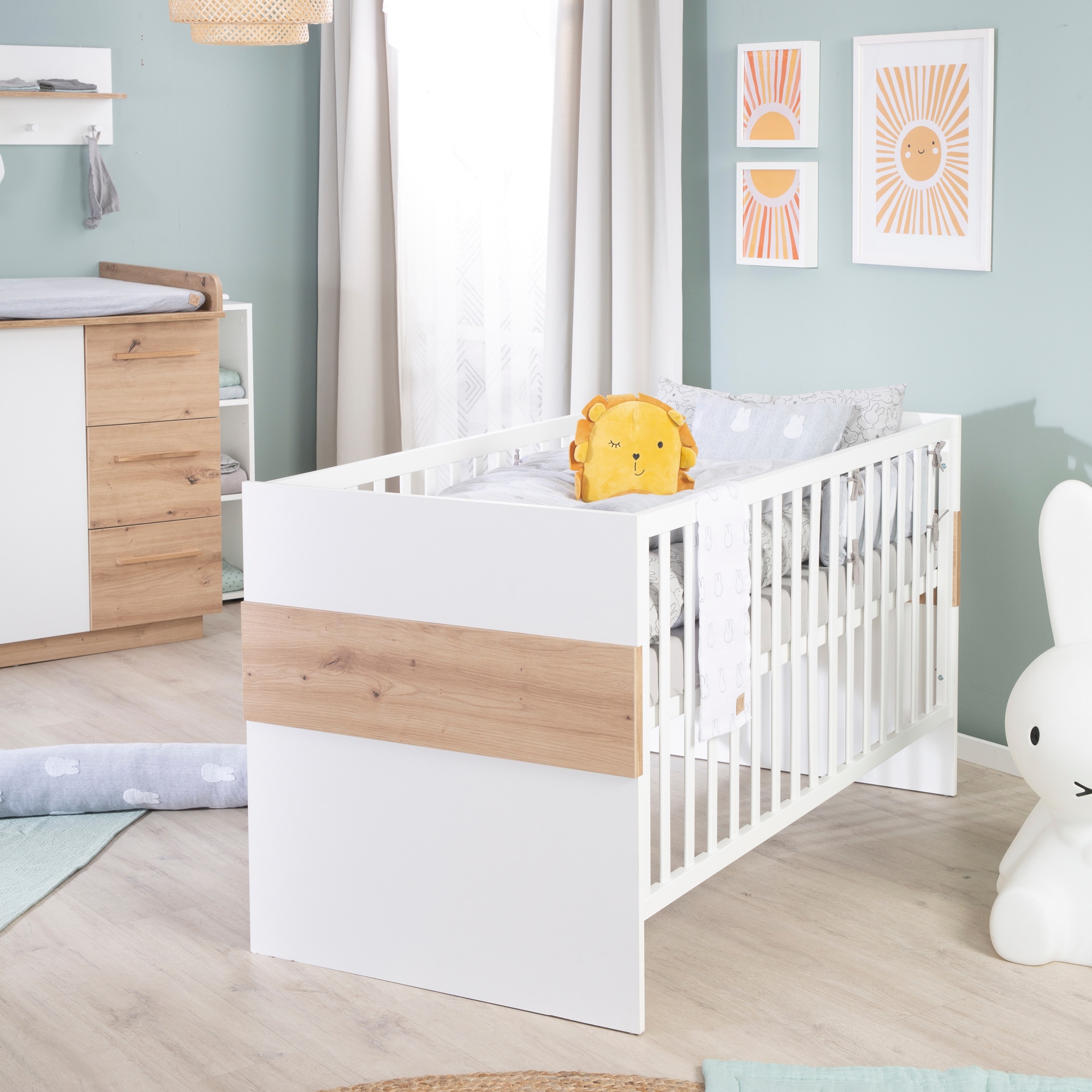 roba® Babyzimmer-Komplettset »Lion, Weiß/Artisan Eiche«, (Spar-Set, Babybett 70x140 cm, Wickelkommode), moderne & zweifarbig - Gitterbett: umbaubar, höhenverstellbar