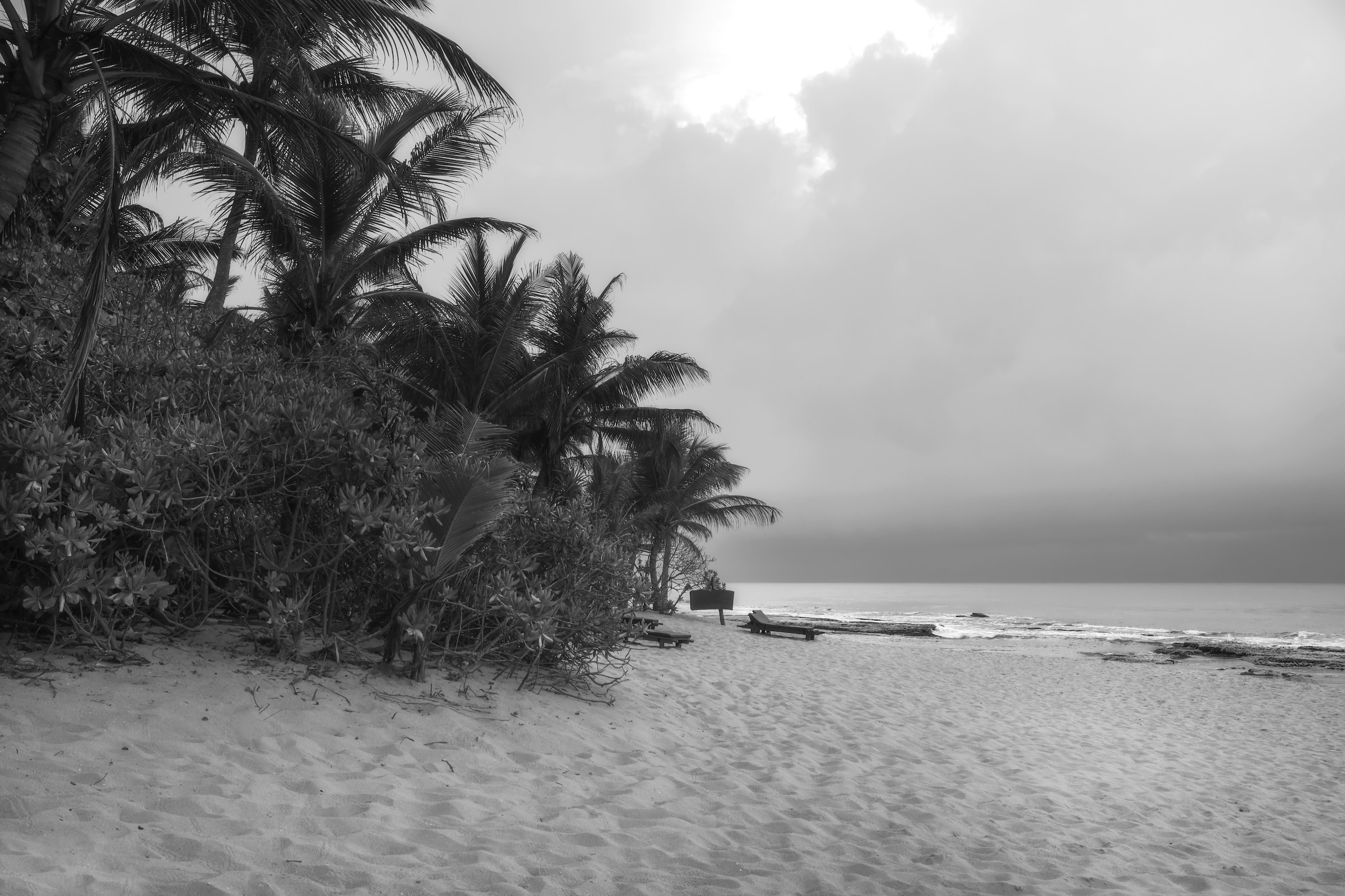Papermoon Fototapete "Strand Schwarz & Weiß"