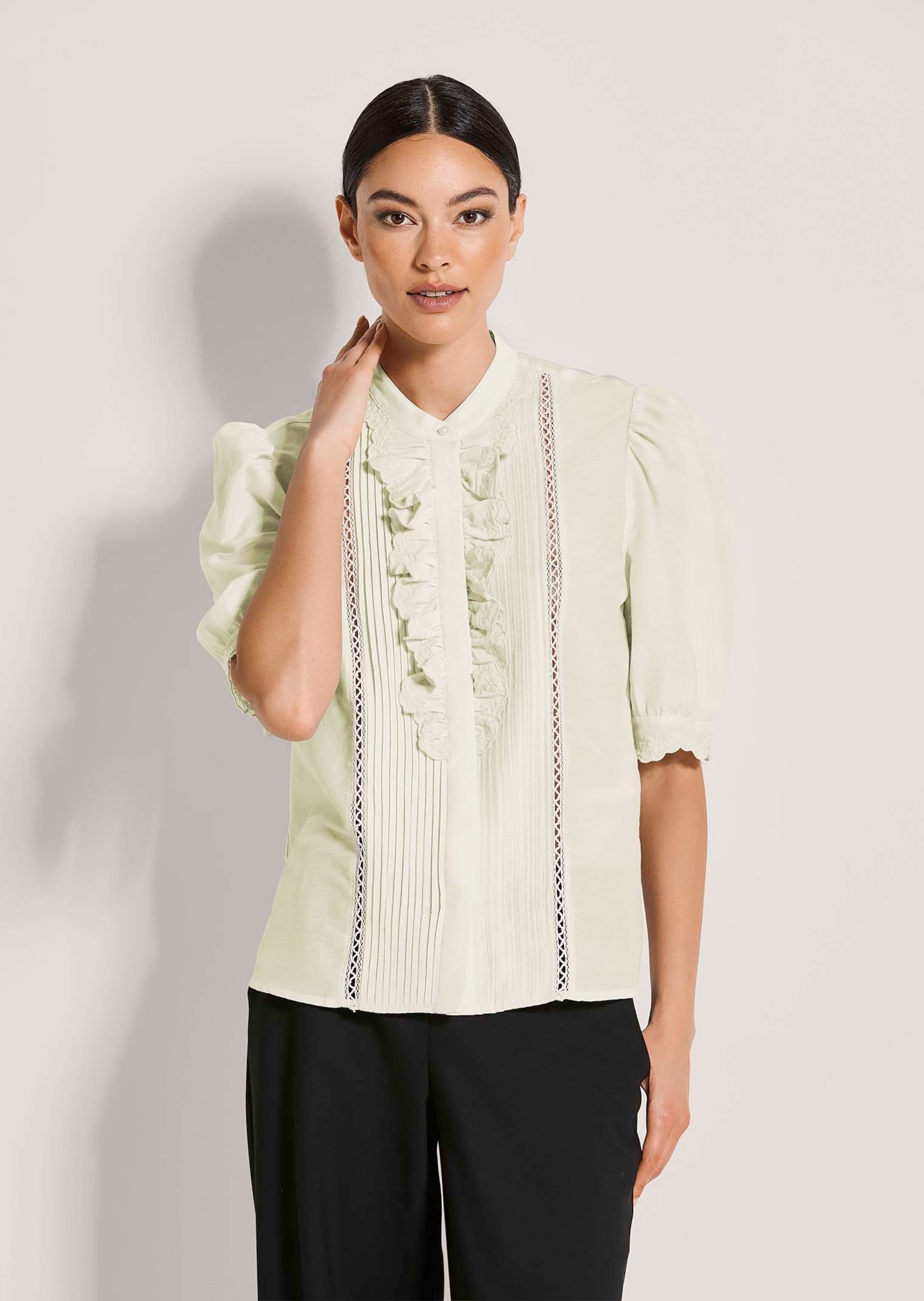 Thumbnail - MADELEINE Kurzarmbluse "Rüschenbluse Blusenshirt mit Spitzendetails" Feine Spitzenbänder