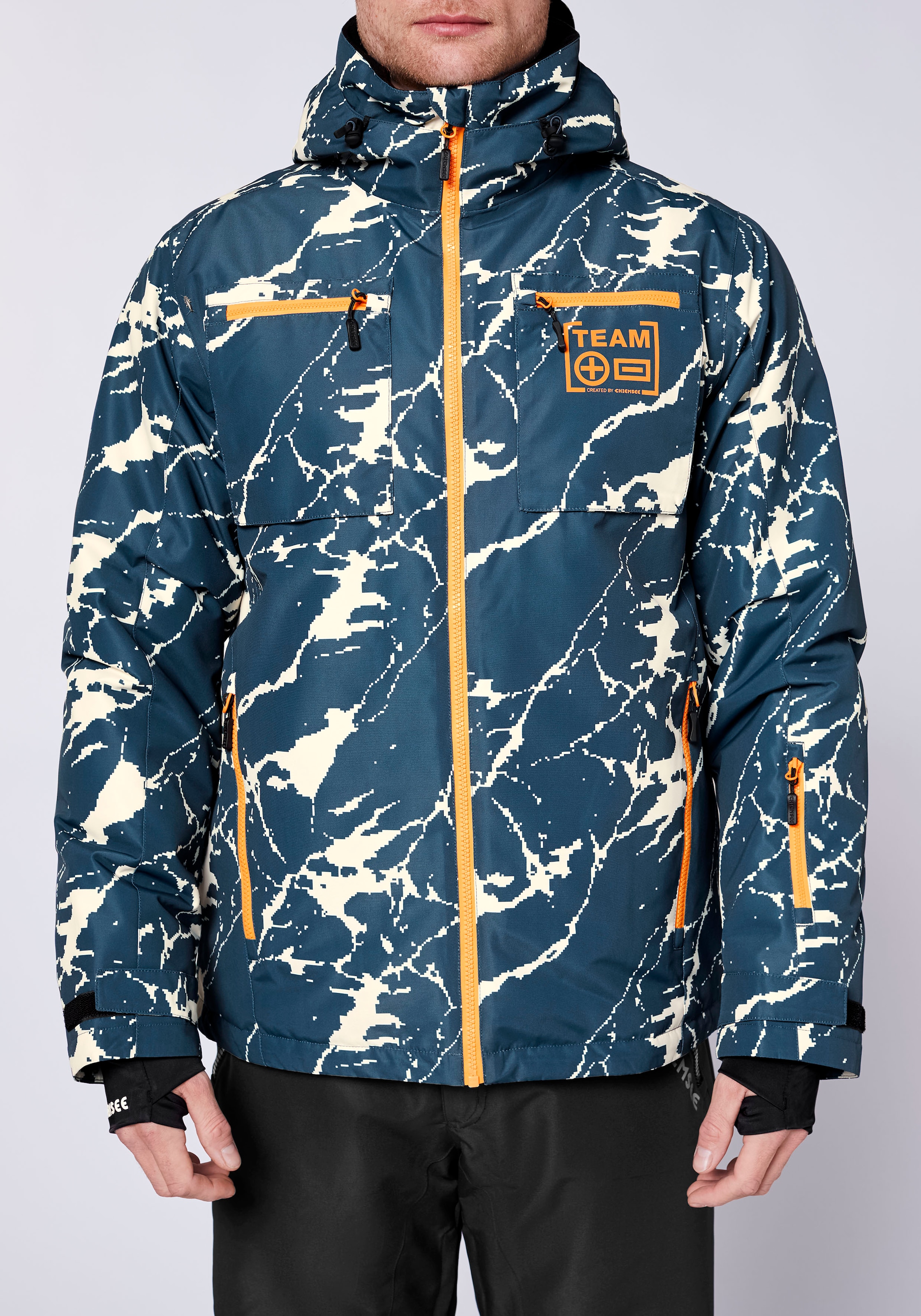 Chiemsee Skijacke mit Kapuze - mit praktischer Skipasstasche<br/>
