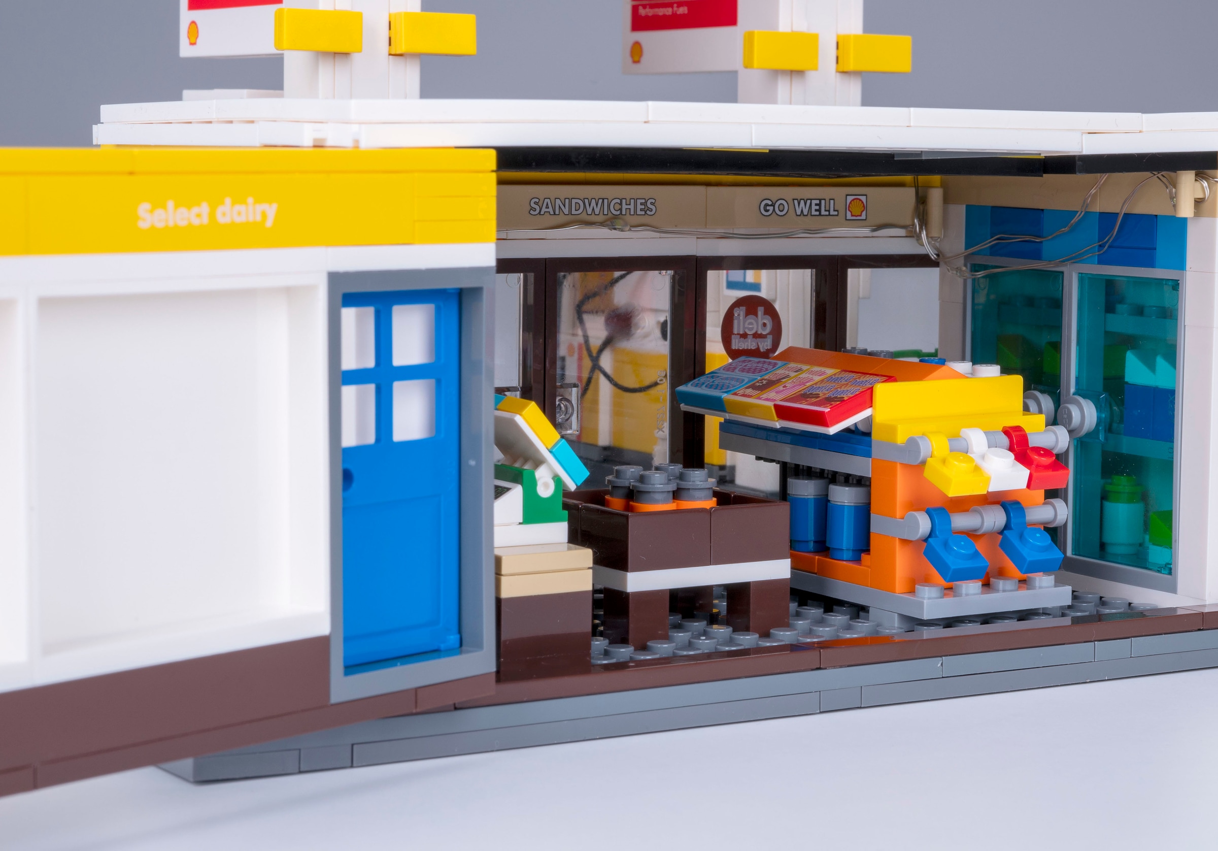 Jamara Konstruktions-Spielset »CaDA, Shell Tankstelle mit Shop und Waschanlage Bricks«, (1309 St.), mit LED Licht
