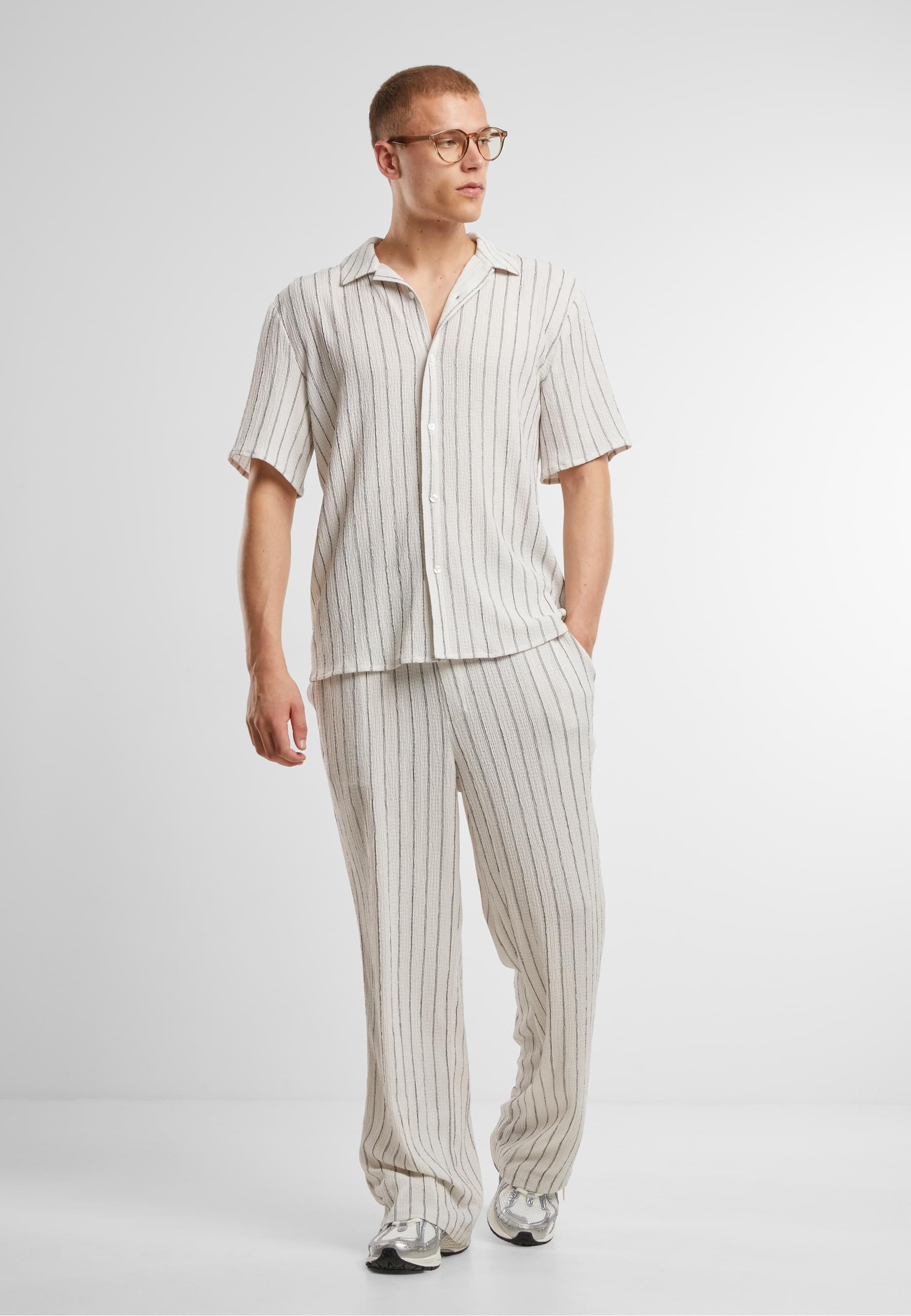 URBAN CLASSICS Langarmhemd »Urban Classics Striped Crinkle Resort Shirt«, (1 tlg.)