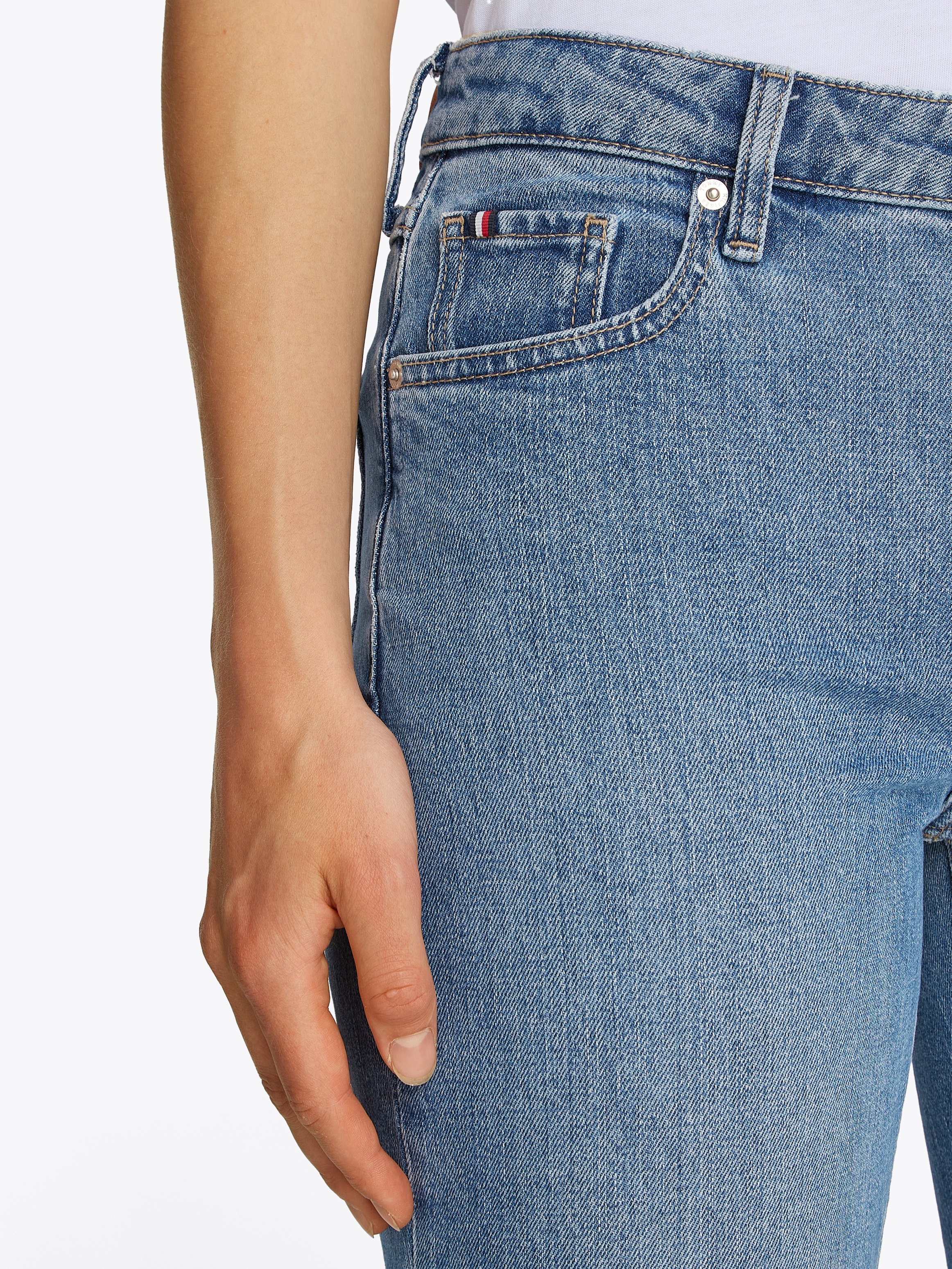 Tommy Hilfiger Straight-Jeans "CLASSIC STRAIGHT RW" mit Logo-Badge, in Knöc günstig online kaufen