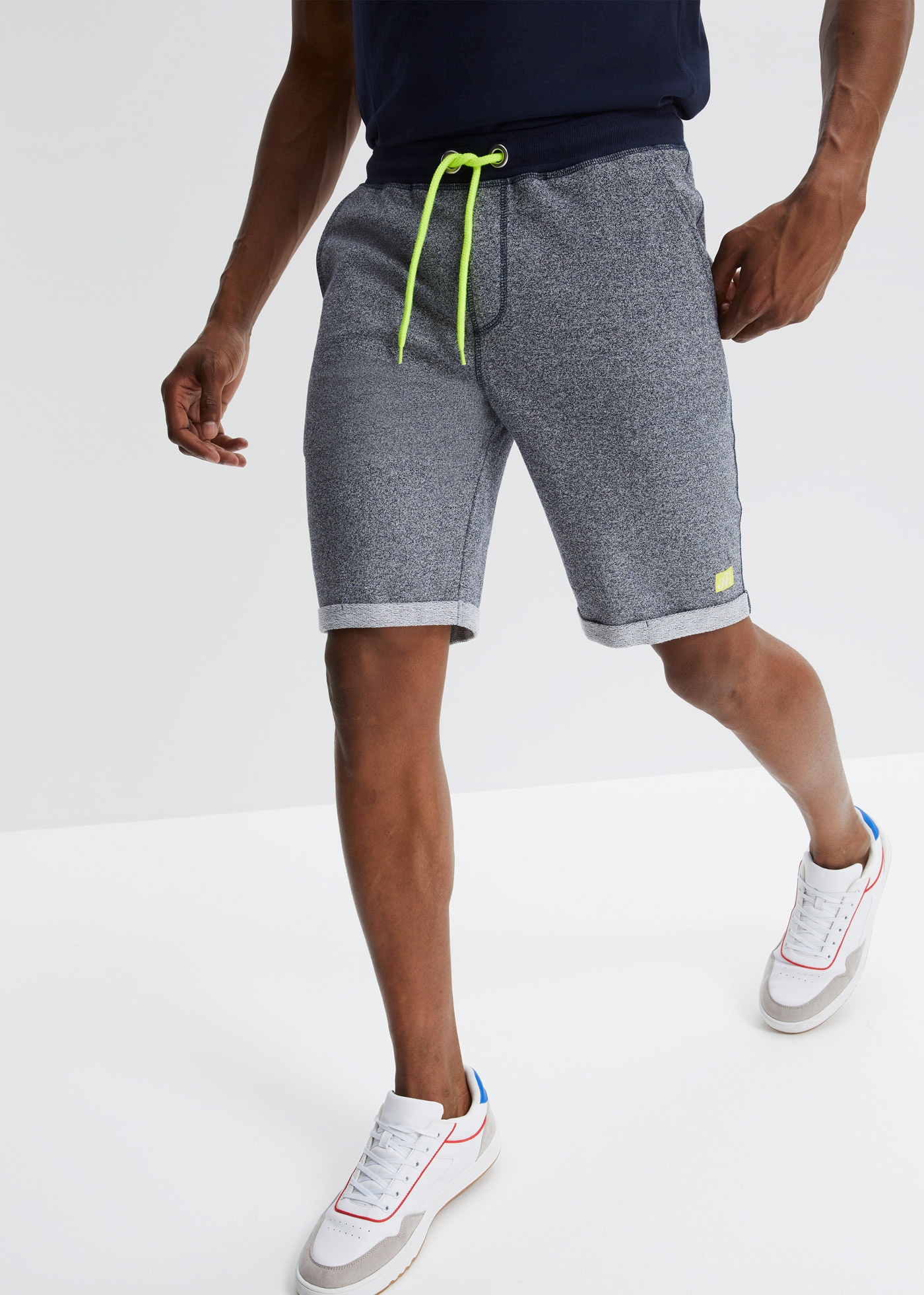 bonprix Sweatbermudas aus Baumwolle und Polyester, Regular Fit, mit Print-Design