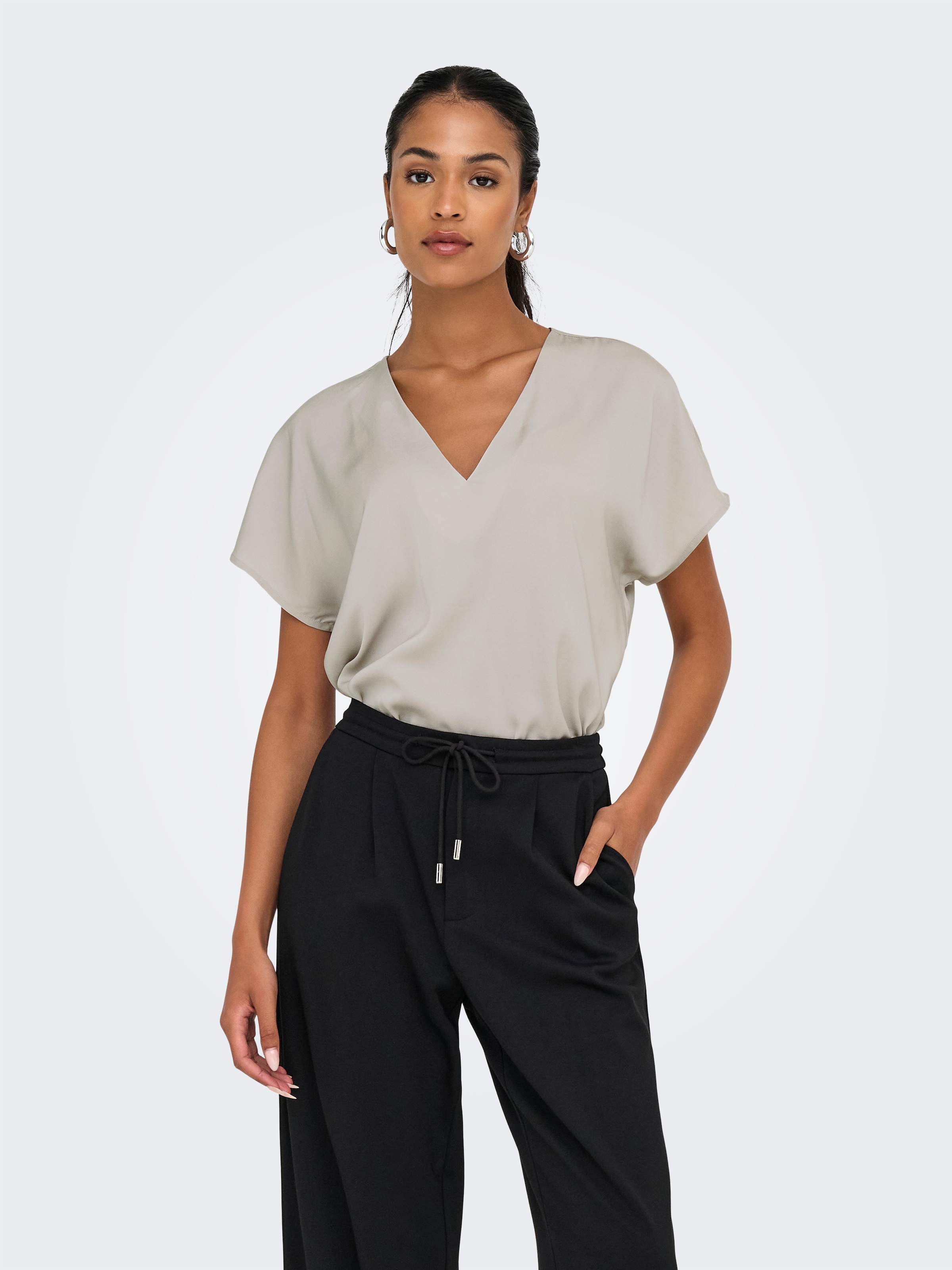 ONLY V-Shirt "ONLLUCY LIFE SS V-NECK TOP WVN" günstig online kaufen