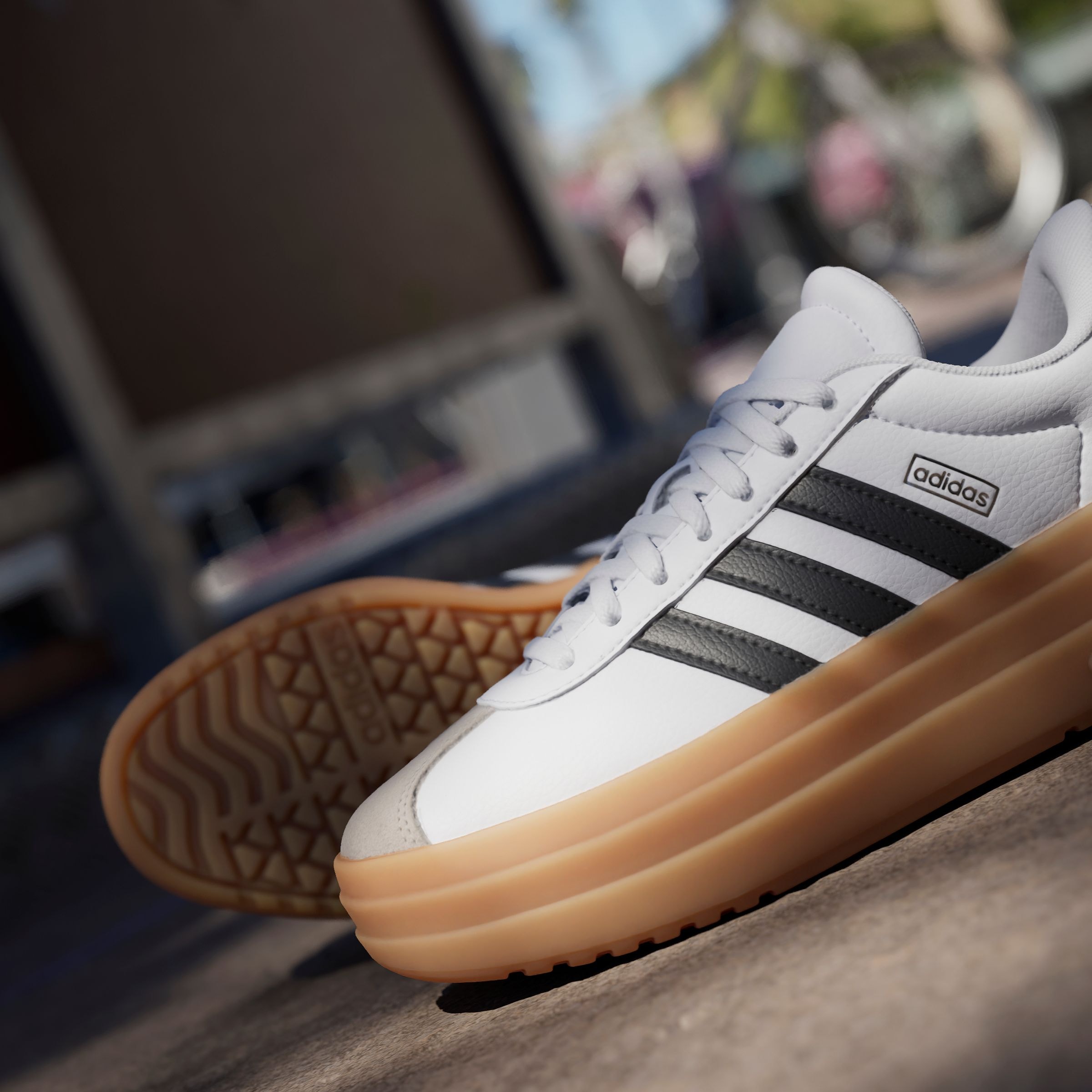 adidas Sportswear Sneaker »VL COURT BOLD LIFESTYLE KIDS«, Design auf den Spuren des adidas Gazelle Bold