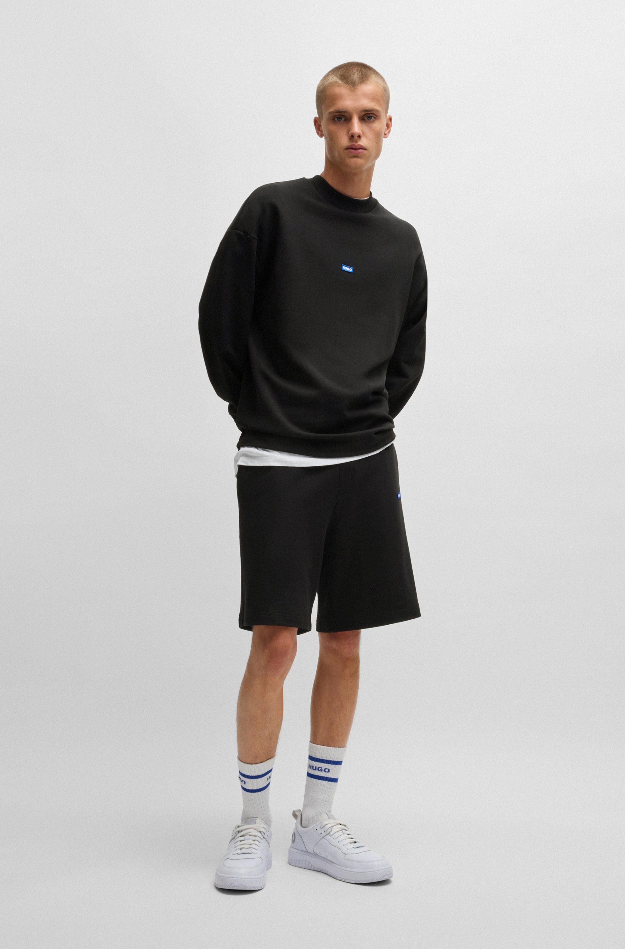 HUGO Blue Sweatshorts »Nasensio«, mit Markenlabel