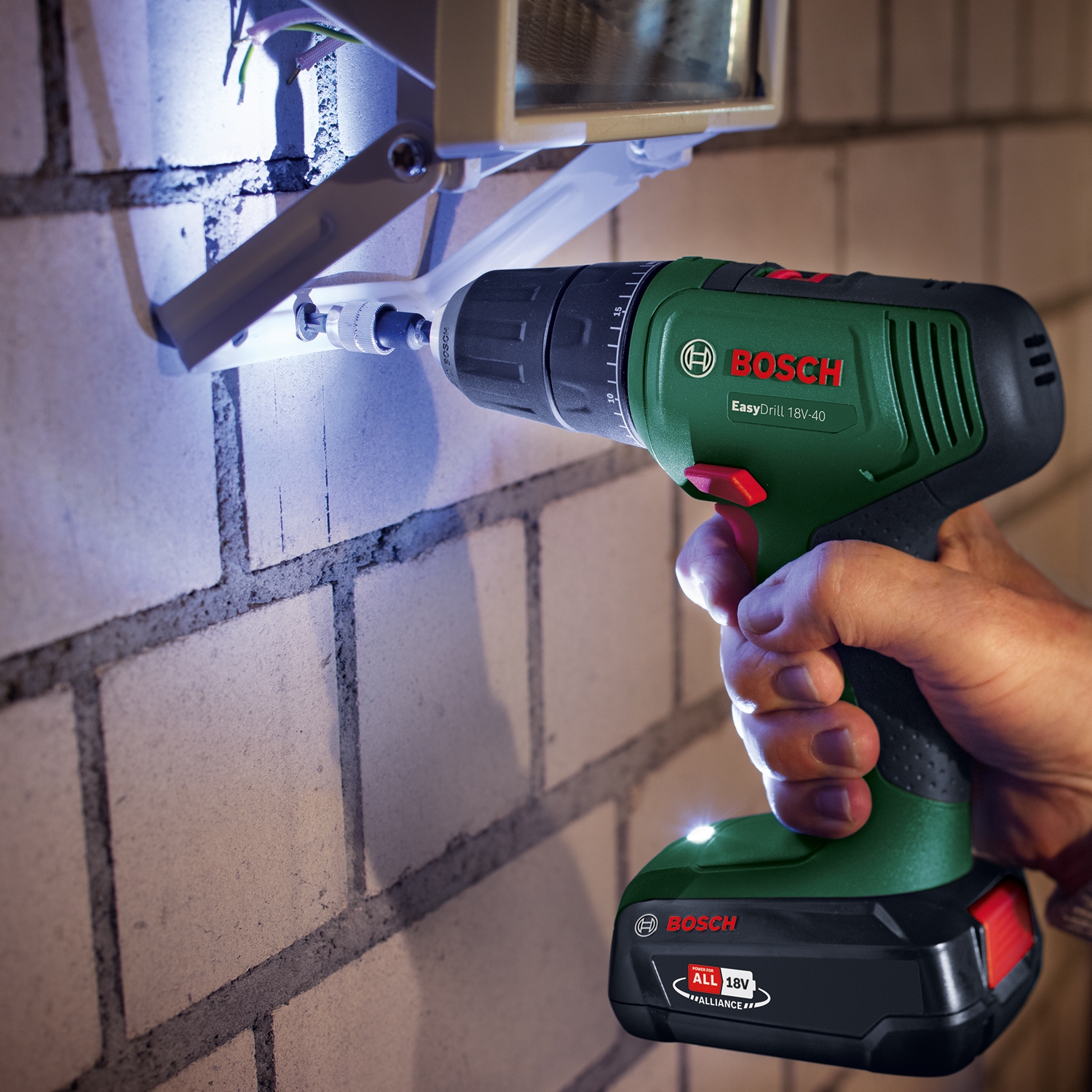 Bosch Home & Garden Akku-Bohrschrauber »EasyDrill 18V-40«, inkl. 2x Akkus 1,5 Ah und Ladegerät AL 18V-20, im Tragekoffer