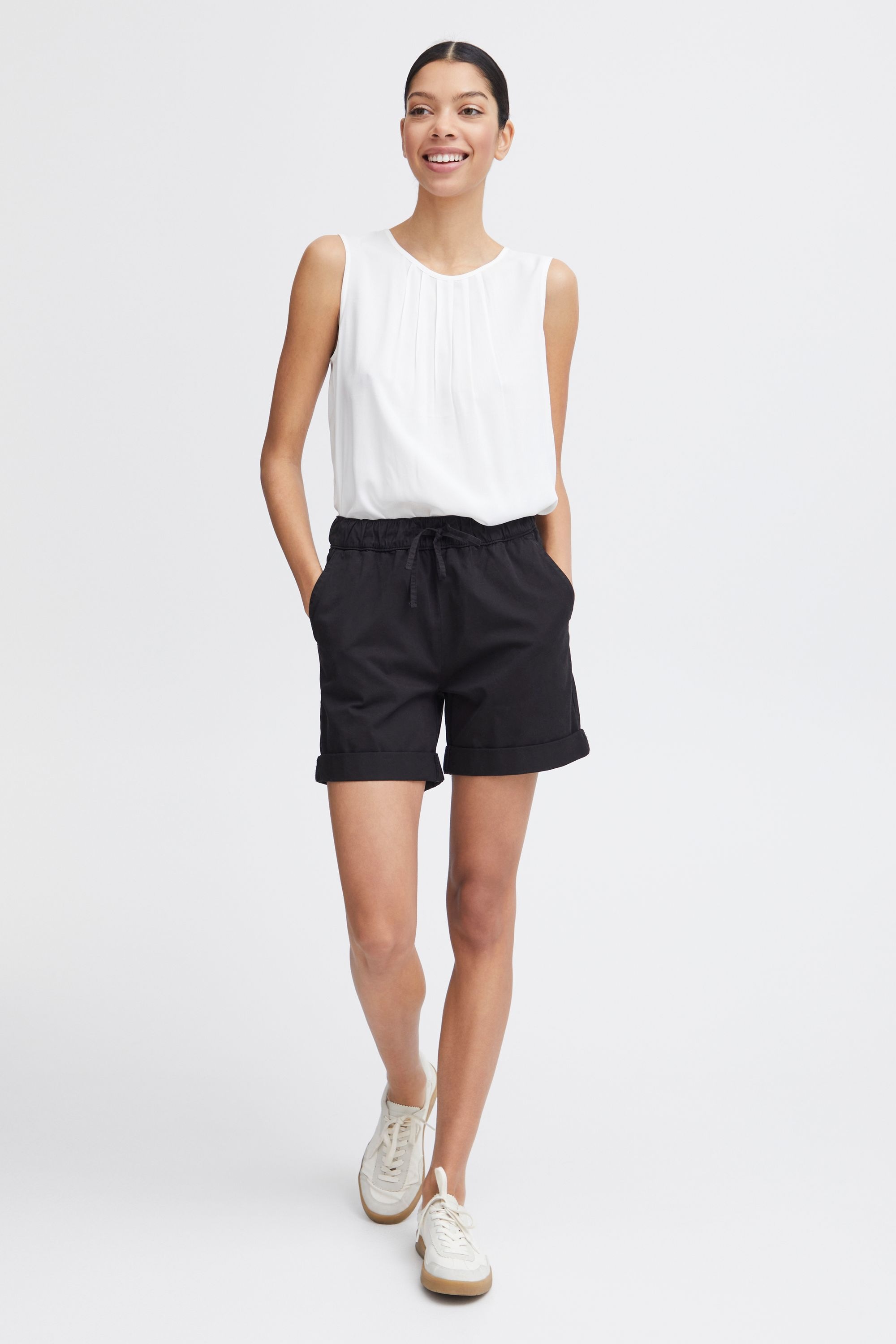 OXMO Chinoshorts »Chinoshorts OXChanel«