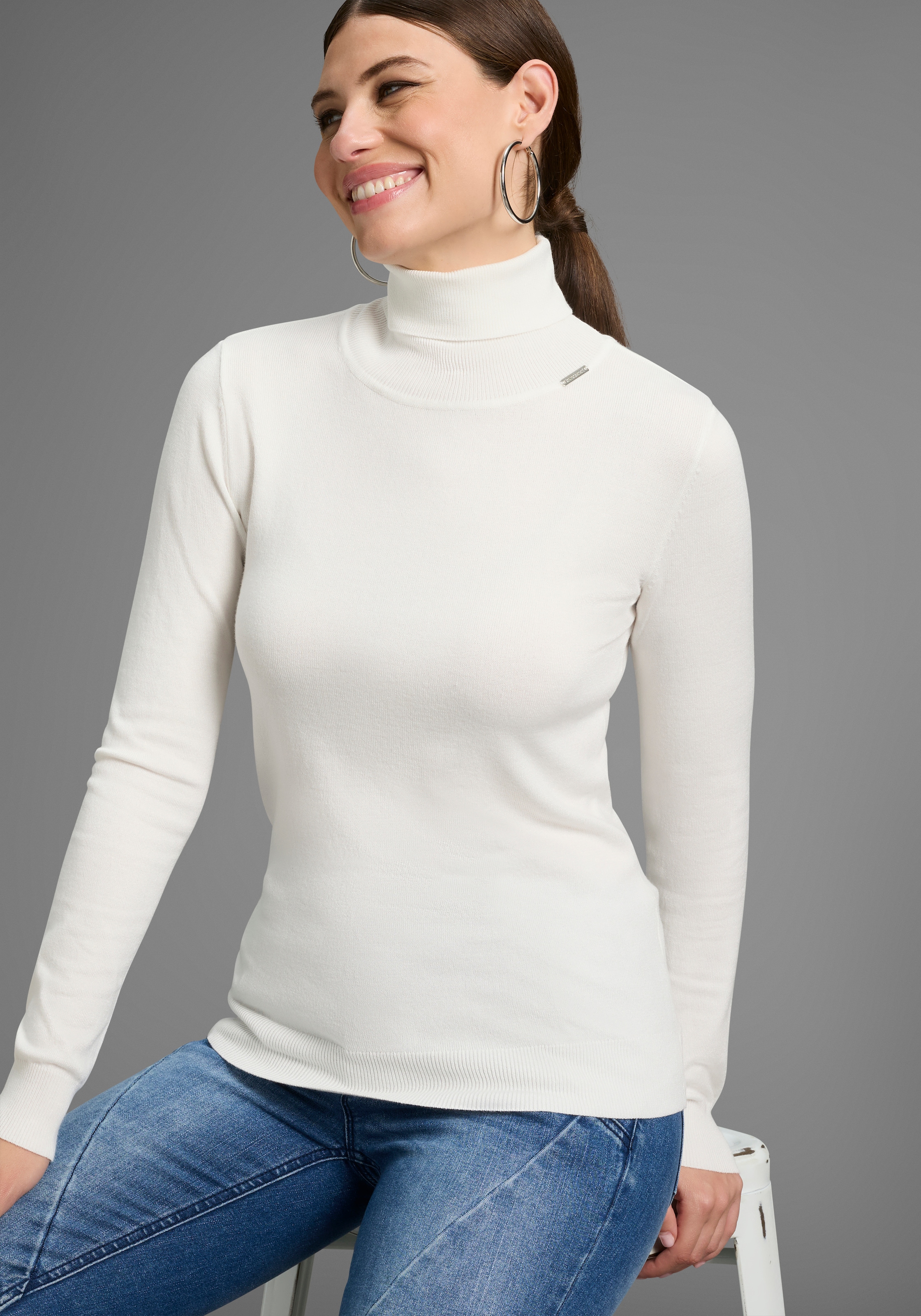 Bruno Banani Rollkragenpullover mit Metalllogo günstig online kaufen