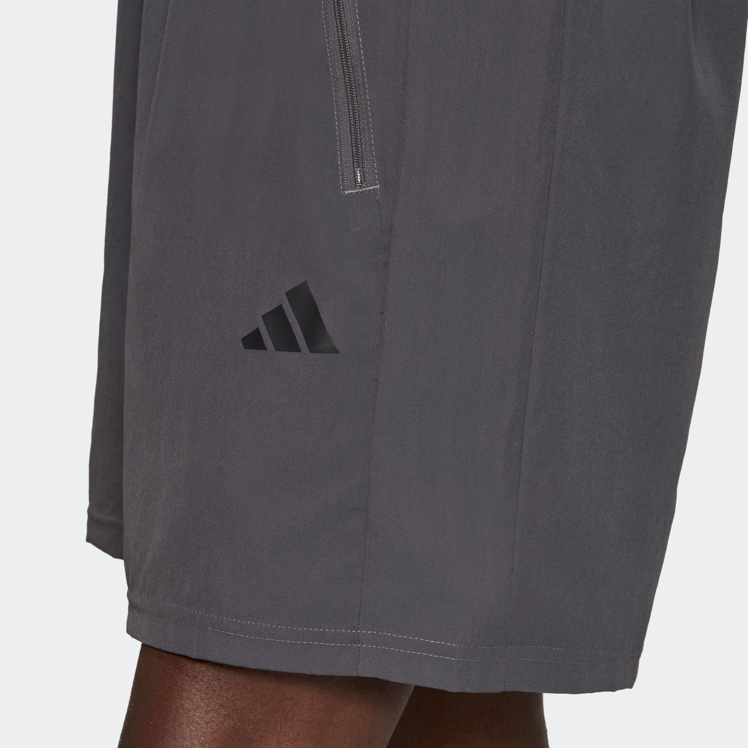 adidas Performance Shorts »TRAIN ESSENTIALS WOVEN TRAINING«, (1 tlg.)