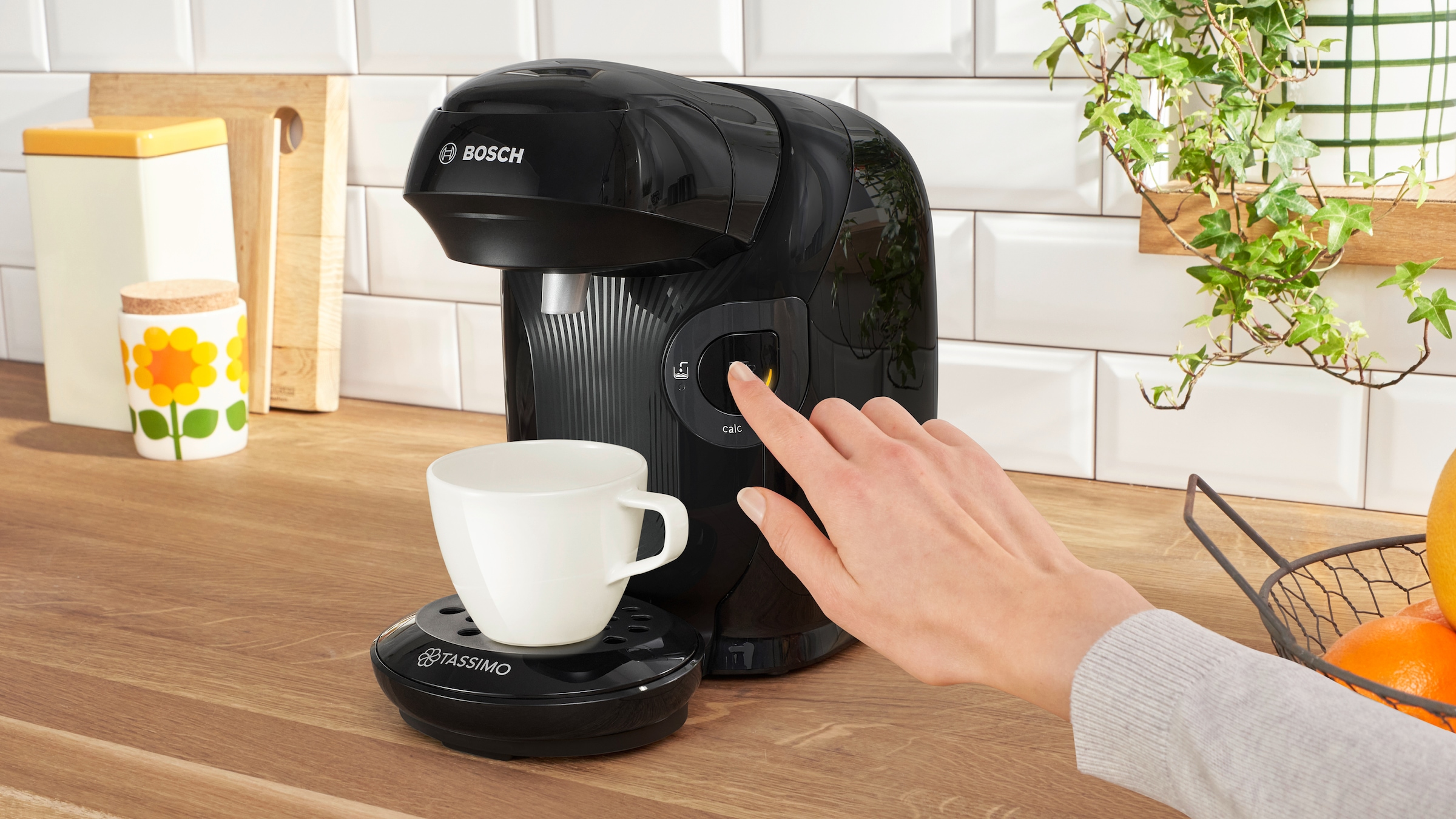 TASSIMO Kapselmaschine »style friendly TAS112E, über 70 Getränke, platzsparend«, nachhaltig, geeignet für alle Tassen, Wassertank 0,7 L, schwarz