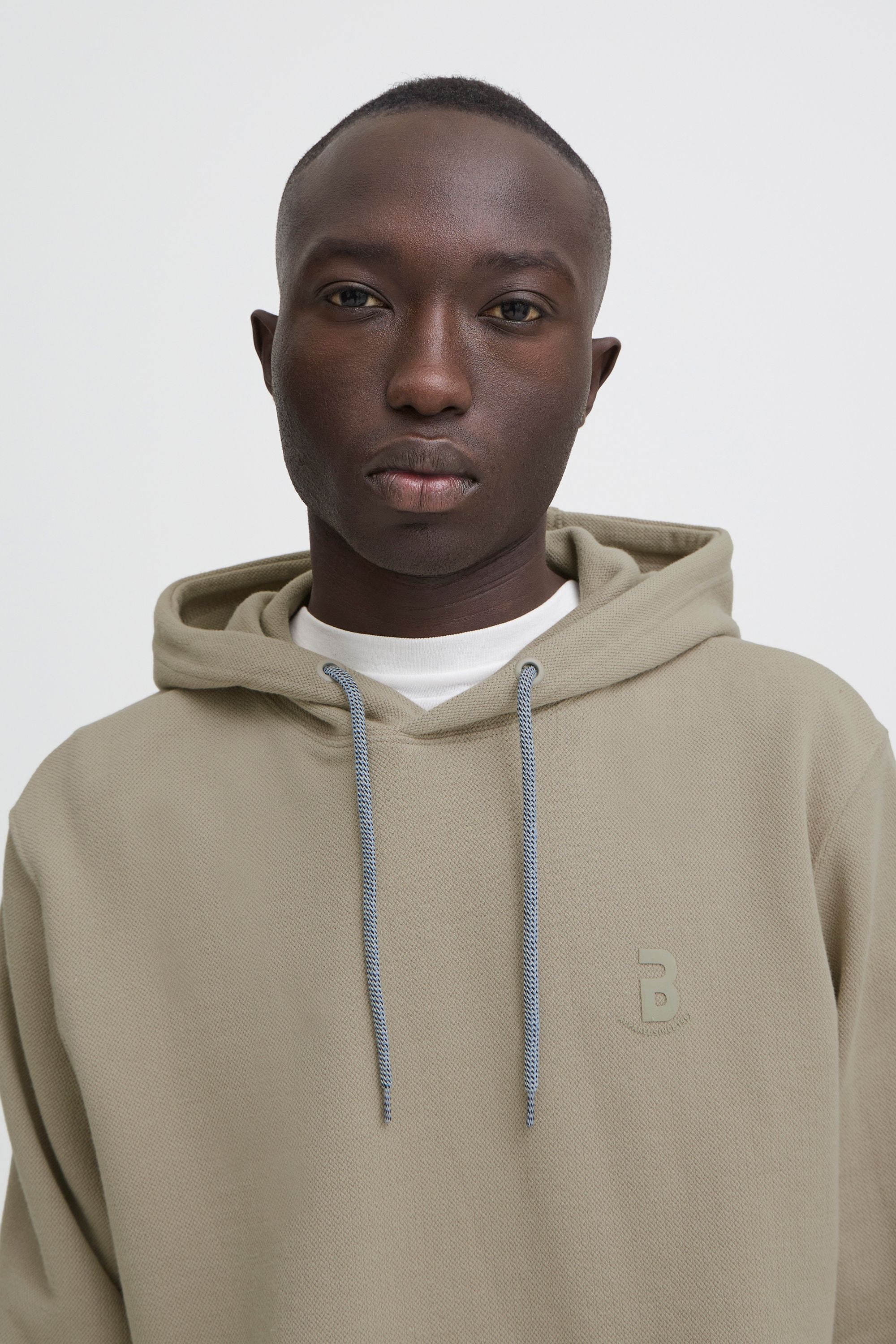 Blend Kapuzenpullover »BHJuma« Bequemer Hoodie mit kontrastfarbener Kordel