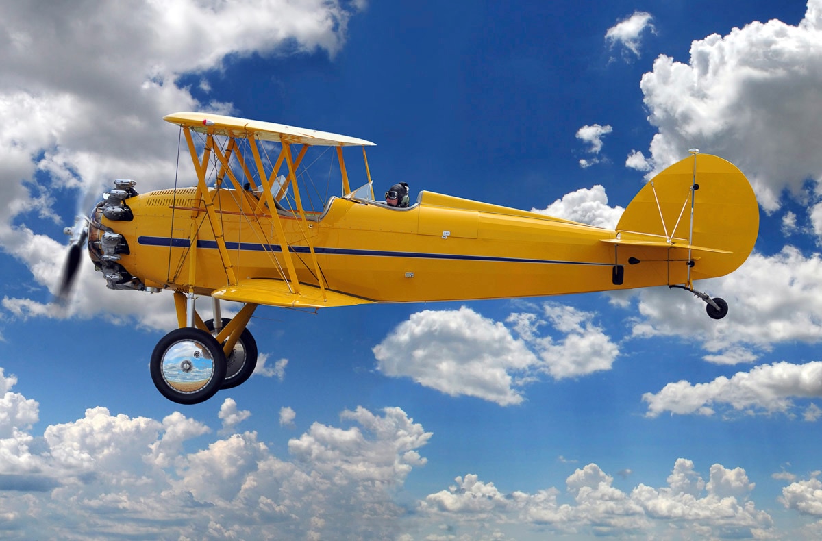 Papermoon Fototapete »Gelbes Flugzeug«