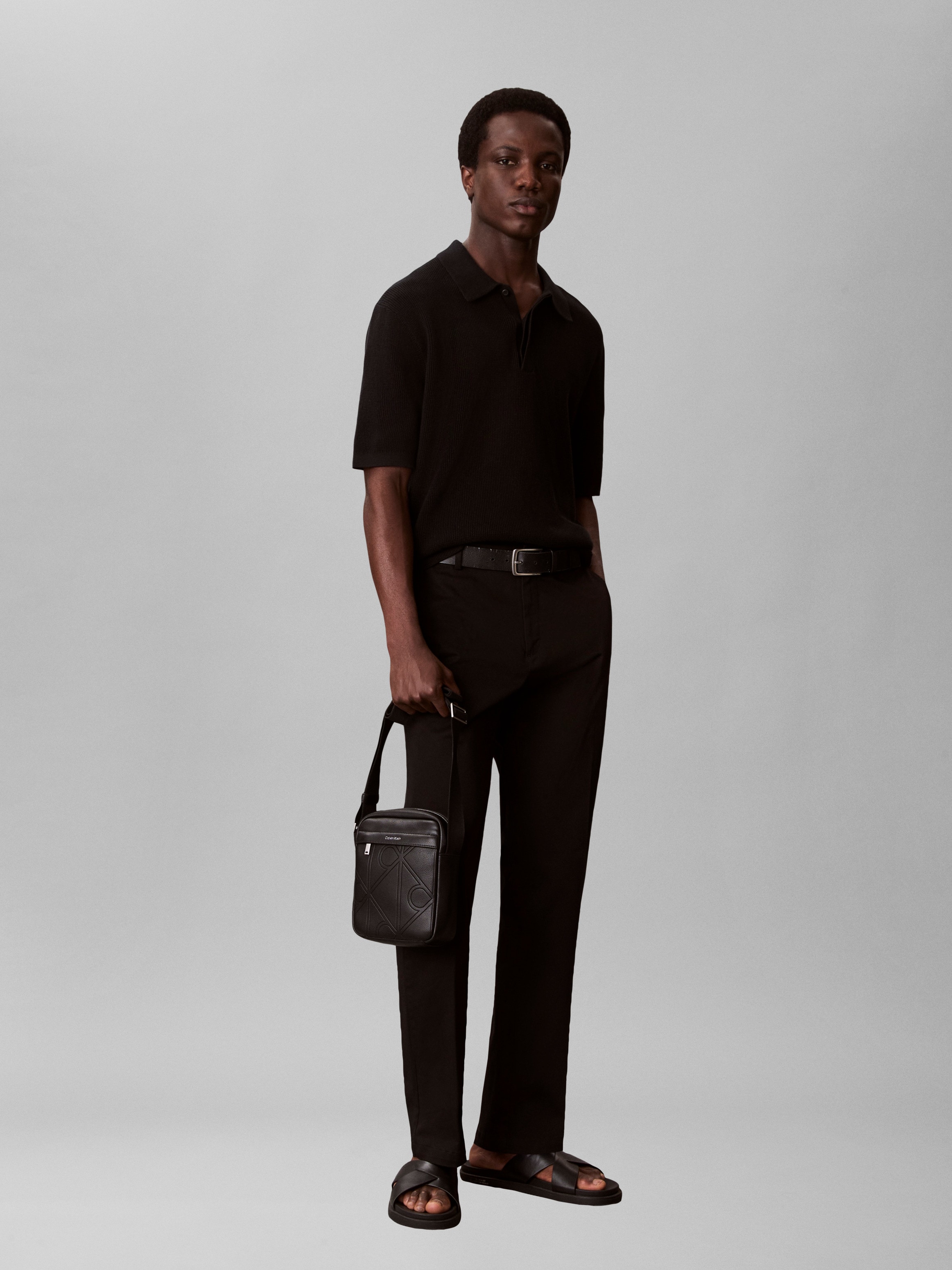 Calvin Klein Umhängetasche »EMBLEM AOP EMBOSS REPORTER« Schultertasche, Body Bag mit Außenfach