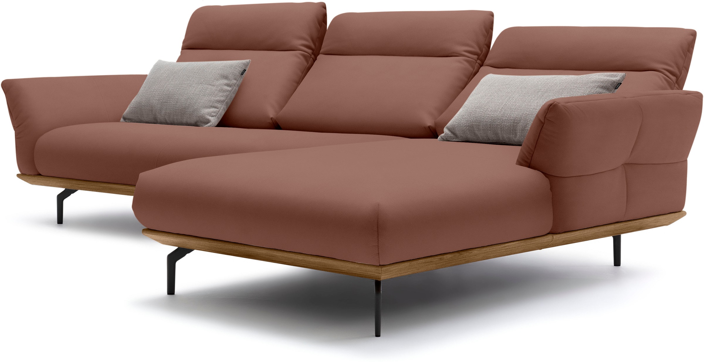 Creation BY ROLF BENZ Ecksofa »CR.460«, Sockel in Nussbaum, Winkelfüße in Umbragrau, Breite 318 cm
