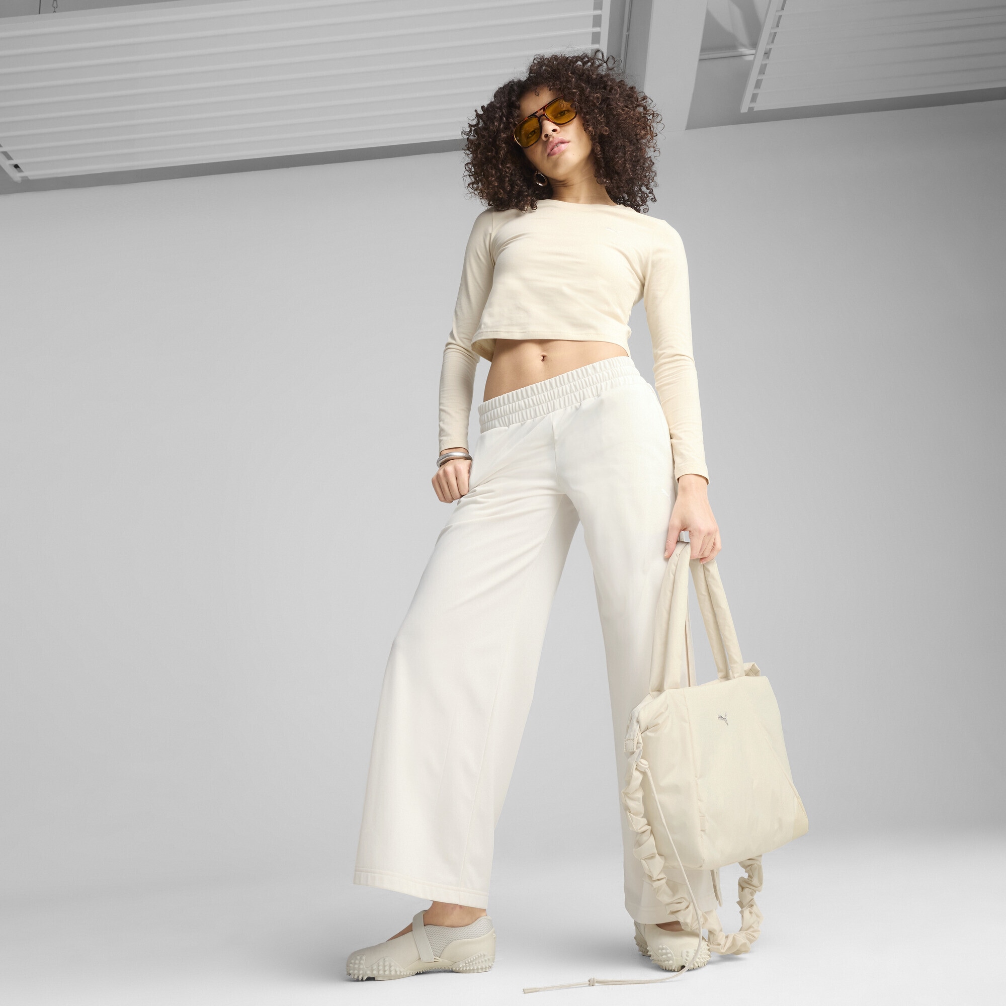 PUMA Sporthose »WARDROBE ESS Hose mit niedrigem Bund und Druckknopfverschluss«