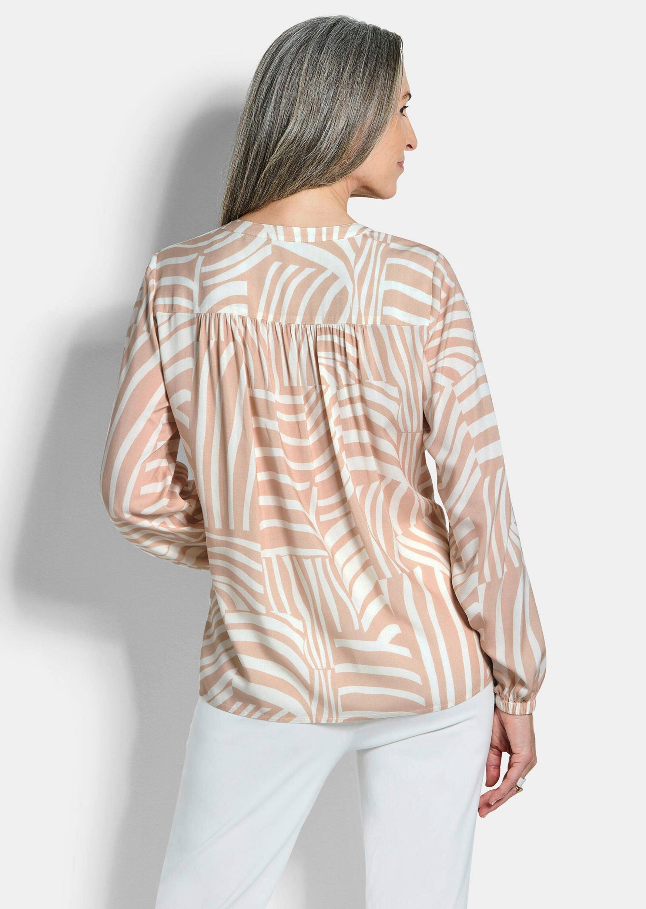 GOLDNER Schlupfbluse »Kurzgröße Grafische Viskosebluse mit Schlitz« Gummibündchen am Armabschluss