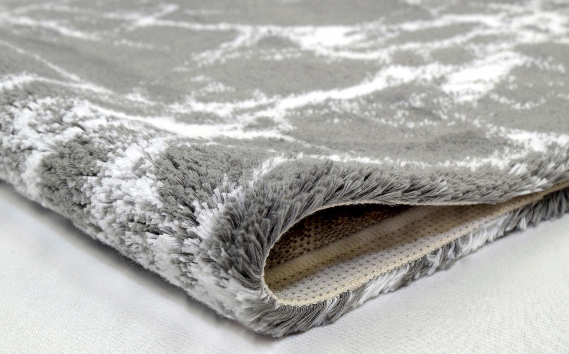 Kleine Wolke Badematte »Como«, rutschhemmend beschichtet, fußbodenheizungsgeeignet, Badteppich, modernes Marmor Design, waschbar