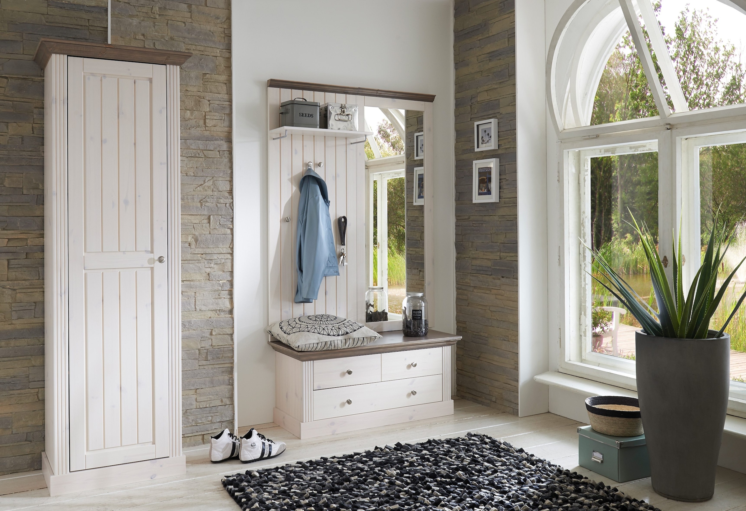 Вешалка прованс в прихожую. Прихожая из массива дерева. Вешалка в прихожую классика. Прихожая в стиле прованс. Hoff прихожая прованс.