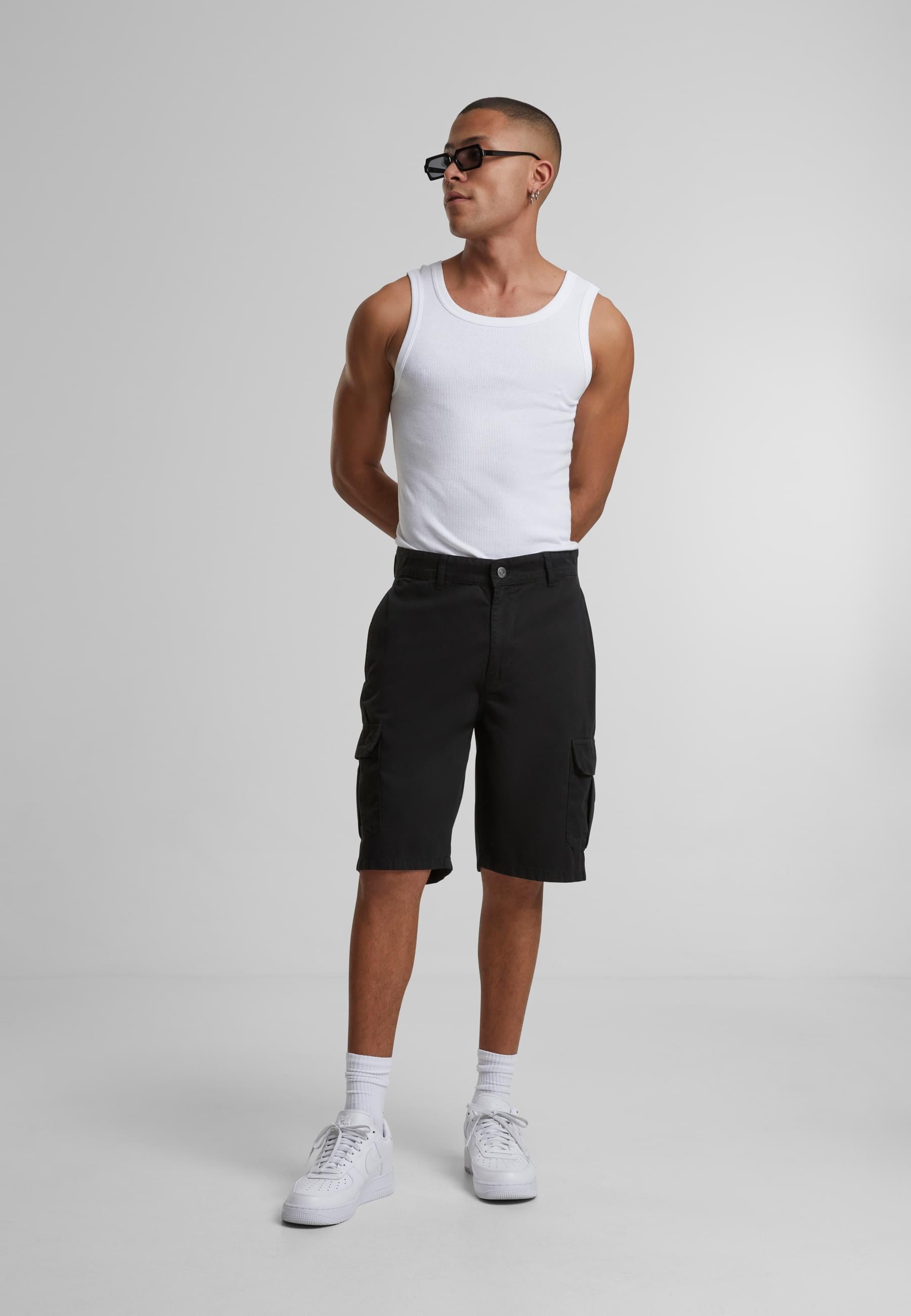 URBAN CLASSICS Stoffhose »Urban Classics Herren Big Cargo Bermuda«, (1 tlg.)